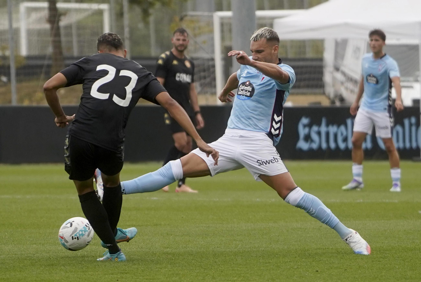 Ferran Jutglá jugó la última media hora del partido y volvió a estar generoso en lo táctico pero sin oportunidades de cara a portería.