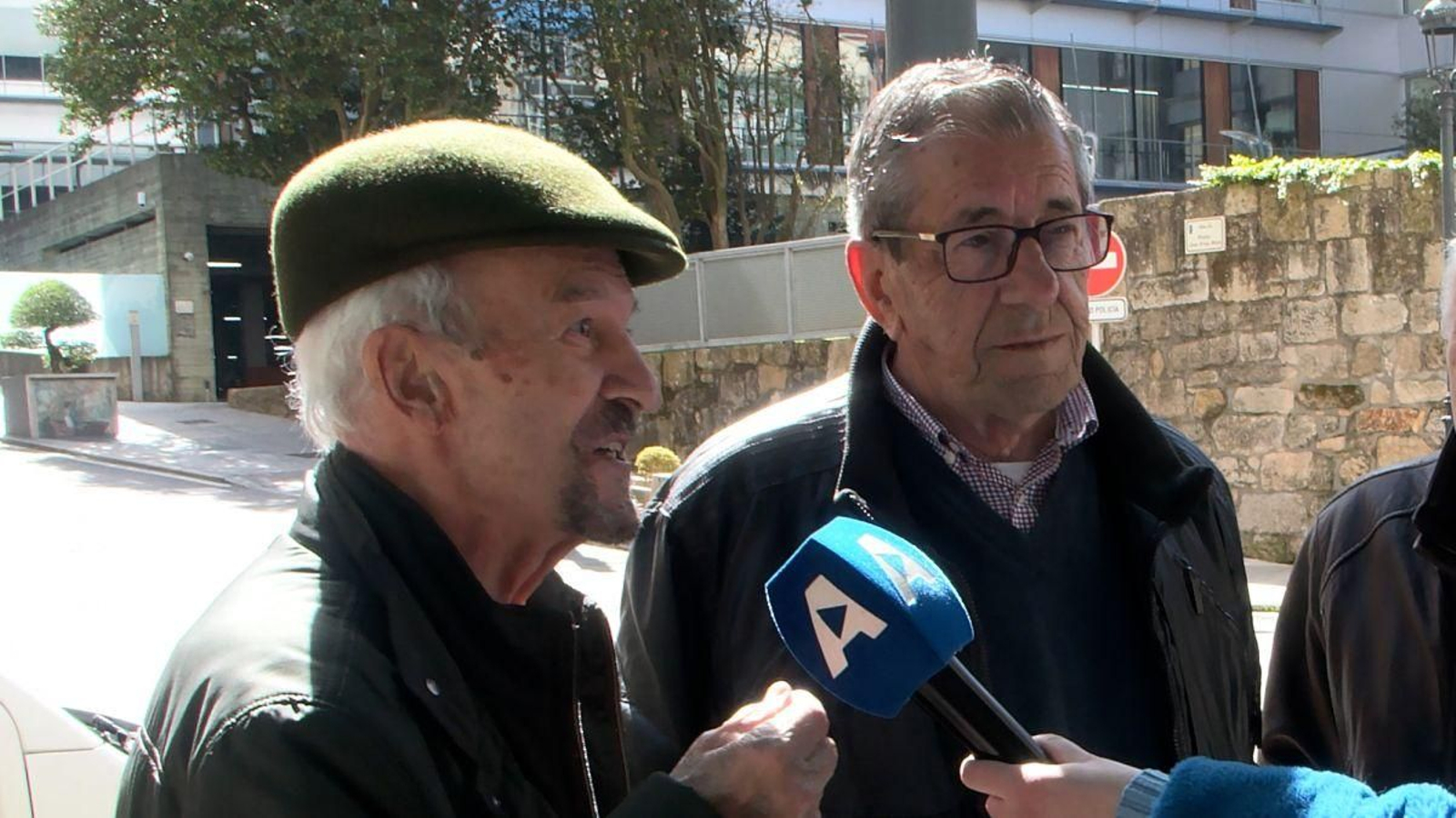 Carlos y Luis, jubilados.