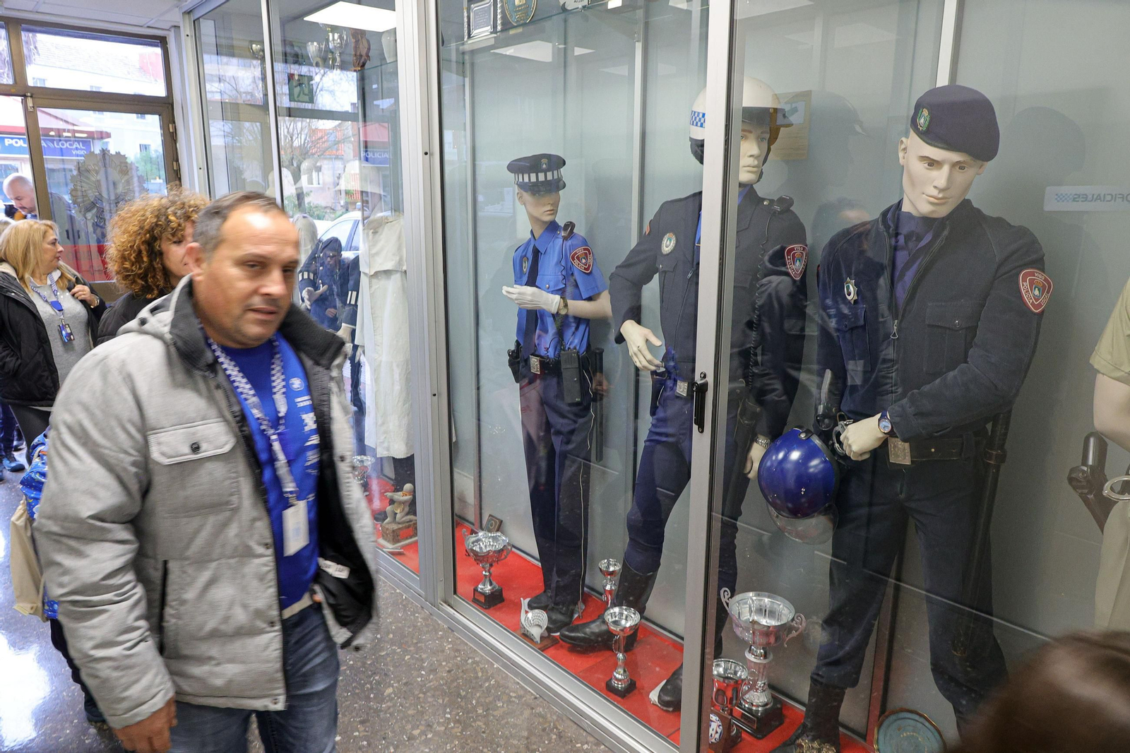 Galería | Niños y mayores descubren el trabajo de la Policía Local de Vigo