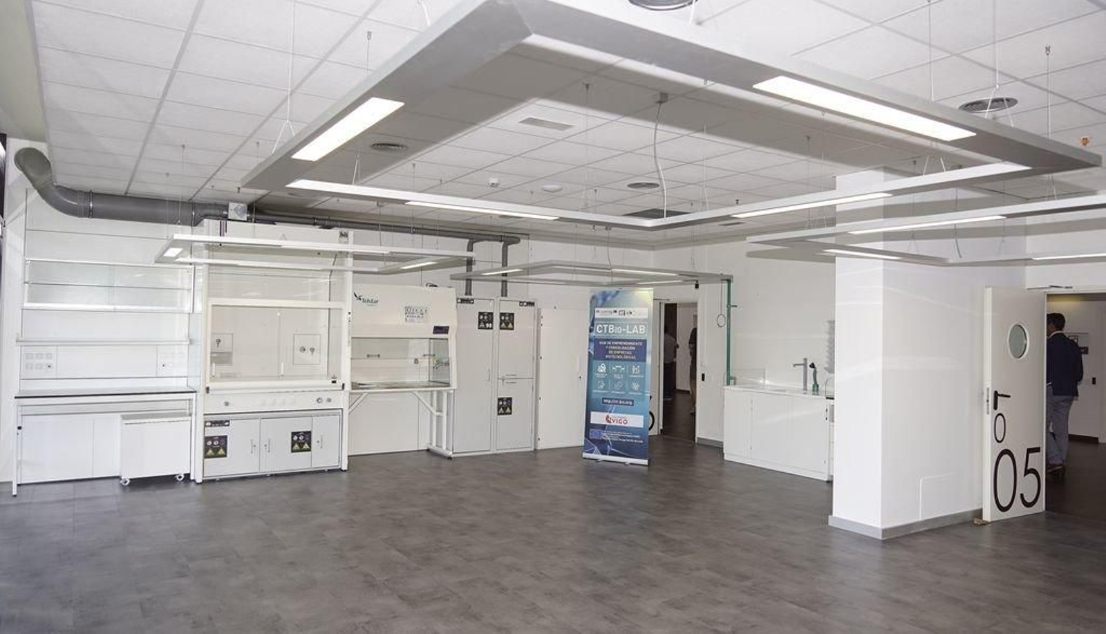 El centro cuenta con laboratorios, oficinas y salas de trabajo para empresas y emprendedores.