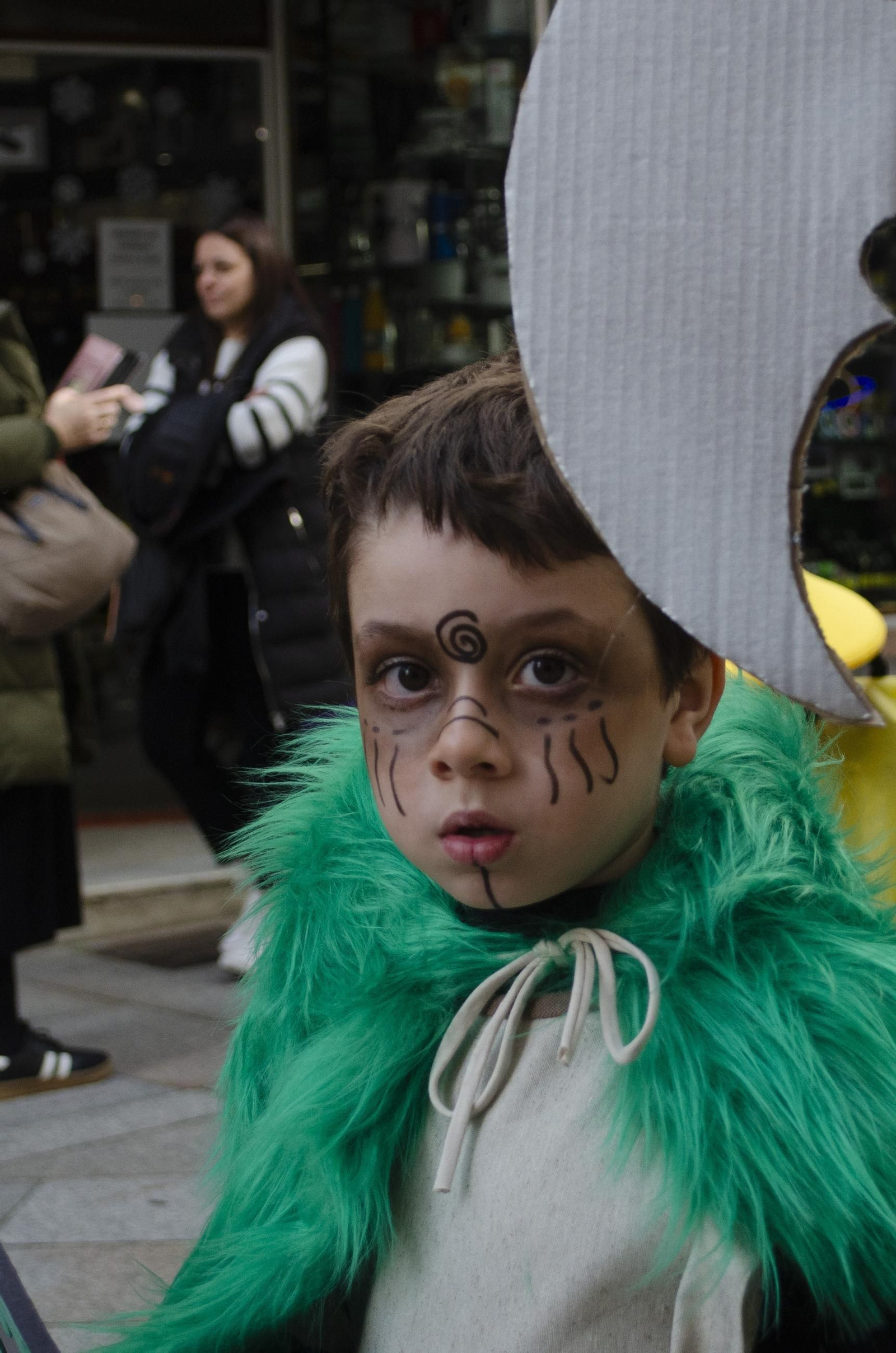 Galería | Las calles de Carballiño se llenan de color con el desfile escolar de Entroido