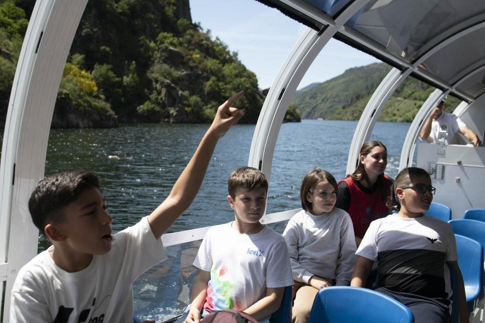 Jornada lúdica en la Ribeira Sacra de los colegios San Salvador de Arnoia y Concepción Arenal de Ourense.