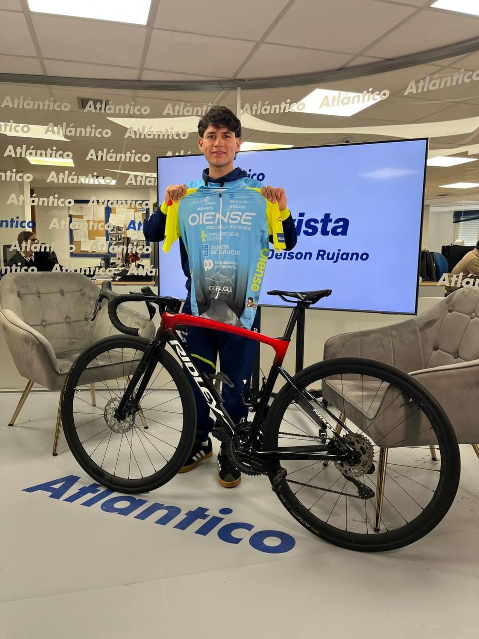 El ciclista venezolano acudió a Atlántico para explicar su carrera desde el inicio a la actualidad.