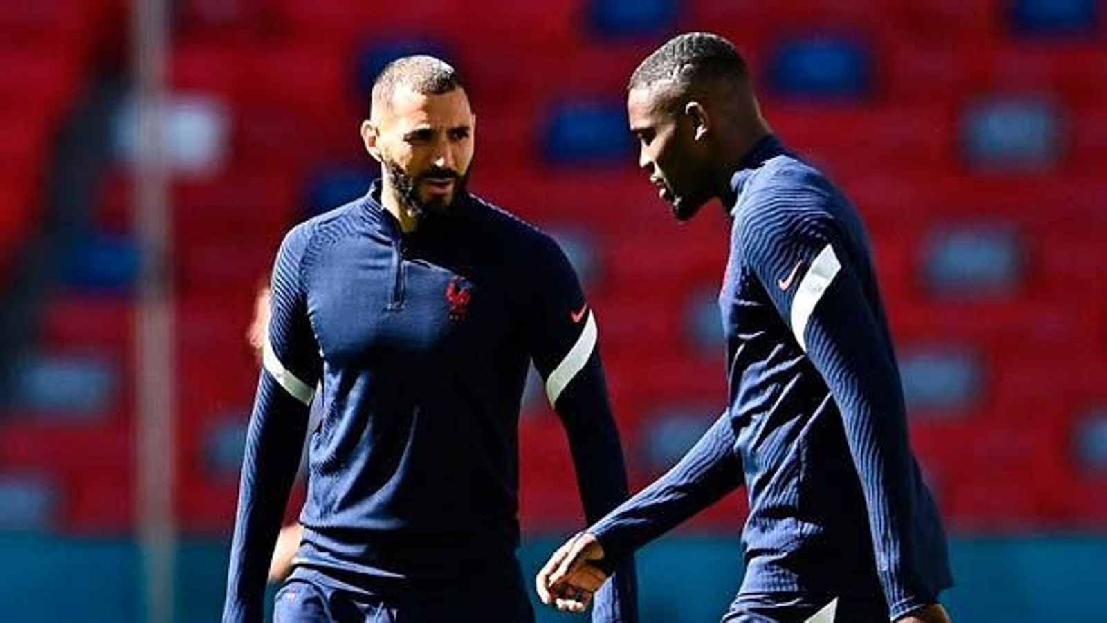 Benzema y Marcus Thuram, ayer, en el entrenamiento de Francia.