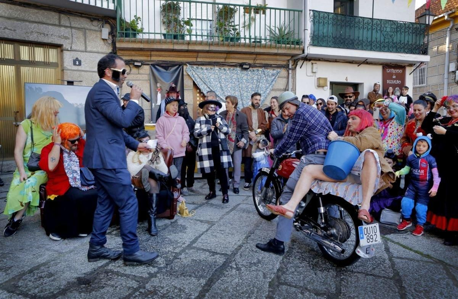 El humor no faltó en el martes de Entroido de Seixalbo.