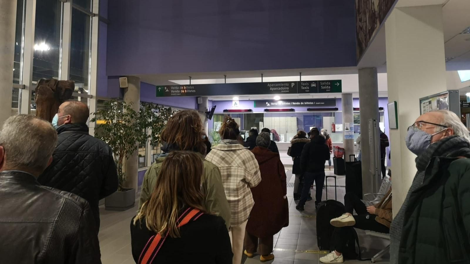 Los viajeros reclaman la devolución del billete en Vigo (P.C).