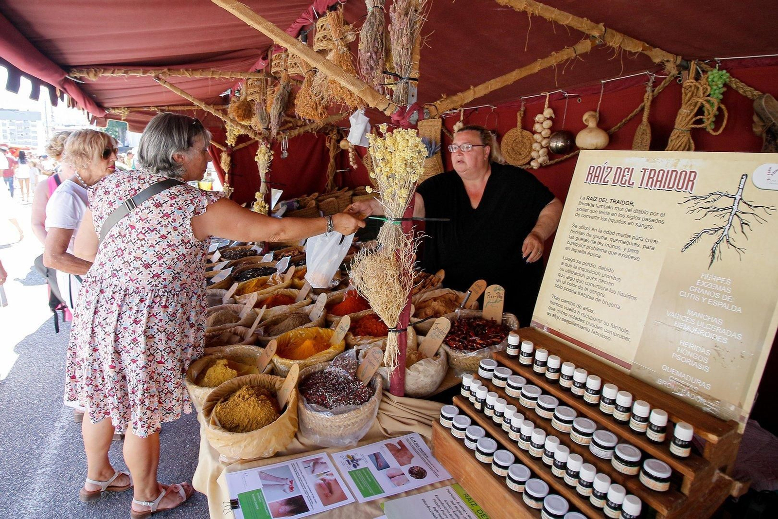 Puesta de especias en la romería de San Roque.