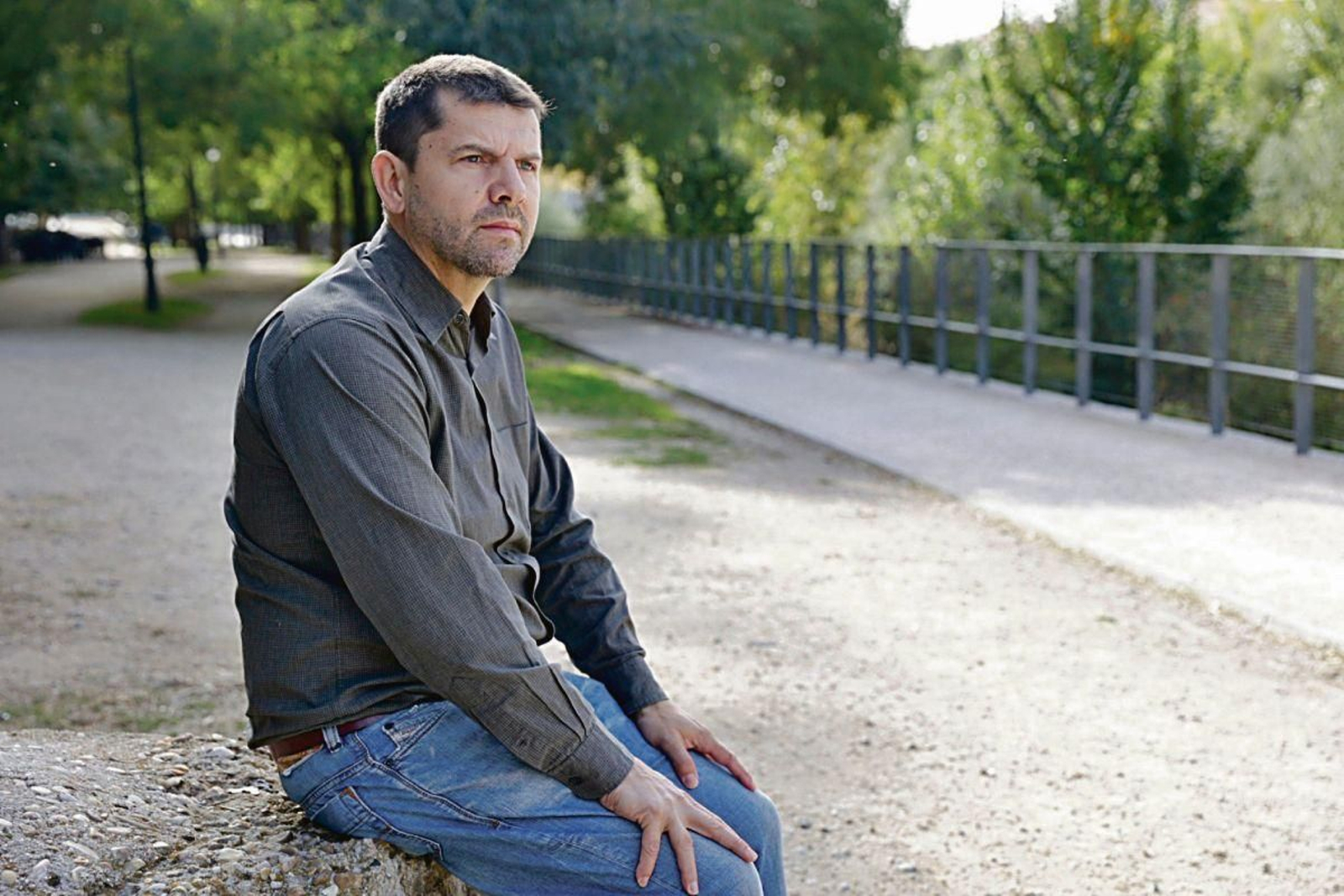 Jesús Domínguez, en Madrid, lleva casi diez años ejerciendo la portavocía de las víctimas.