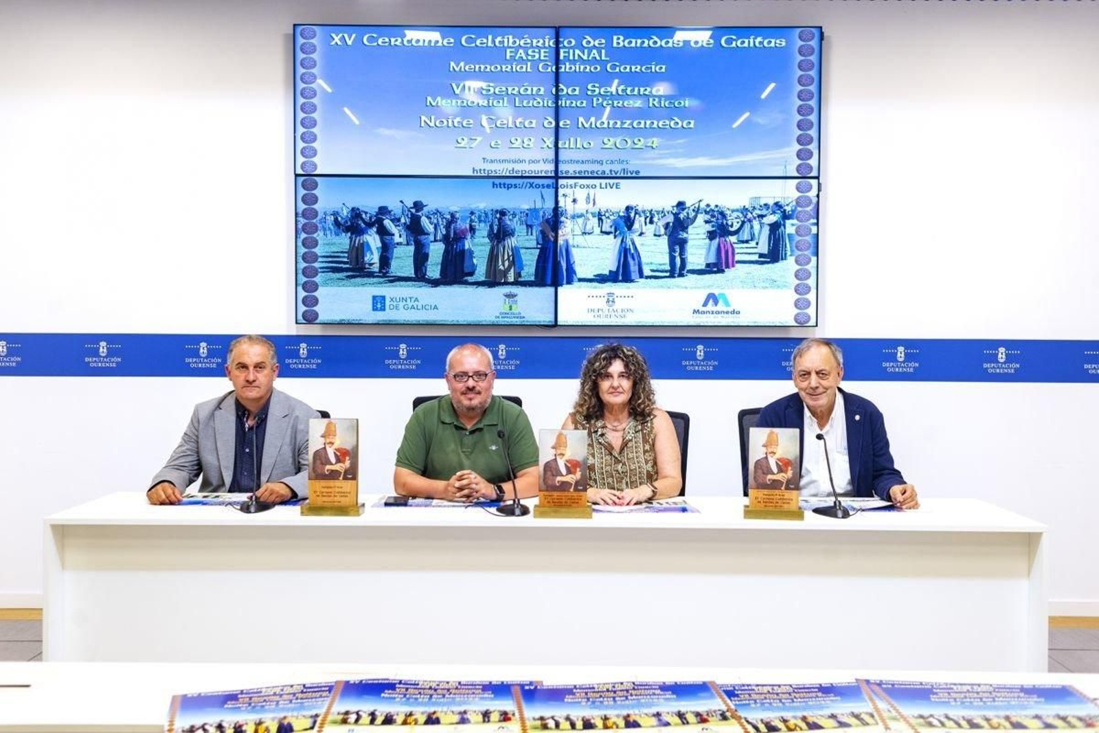 César Fernández, Amable Fernández, Beatriz Fernández y Xosé Lois Foxo.