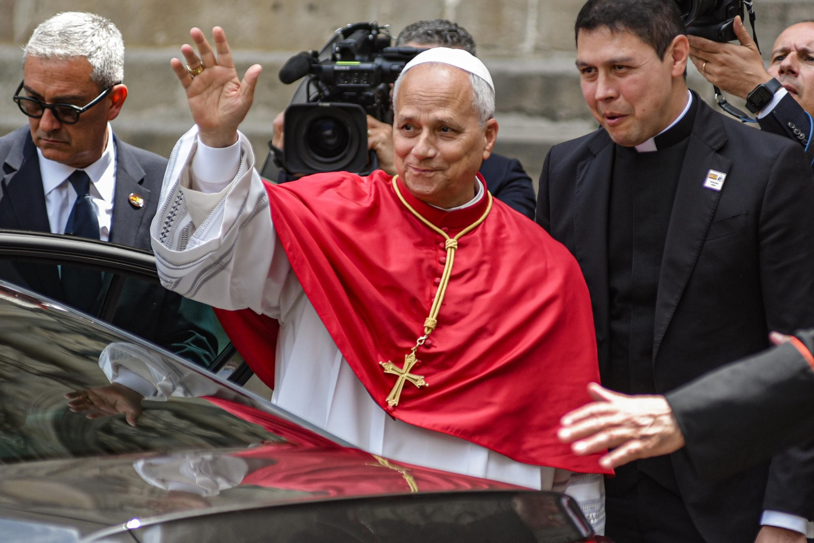 Galería | Cuarta jornada del papa León XIV en Barcelona, así lo acogieron en la catedral