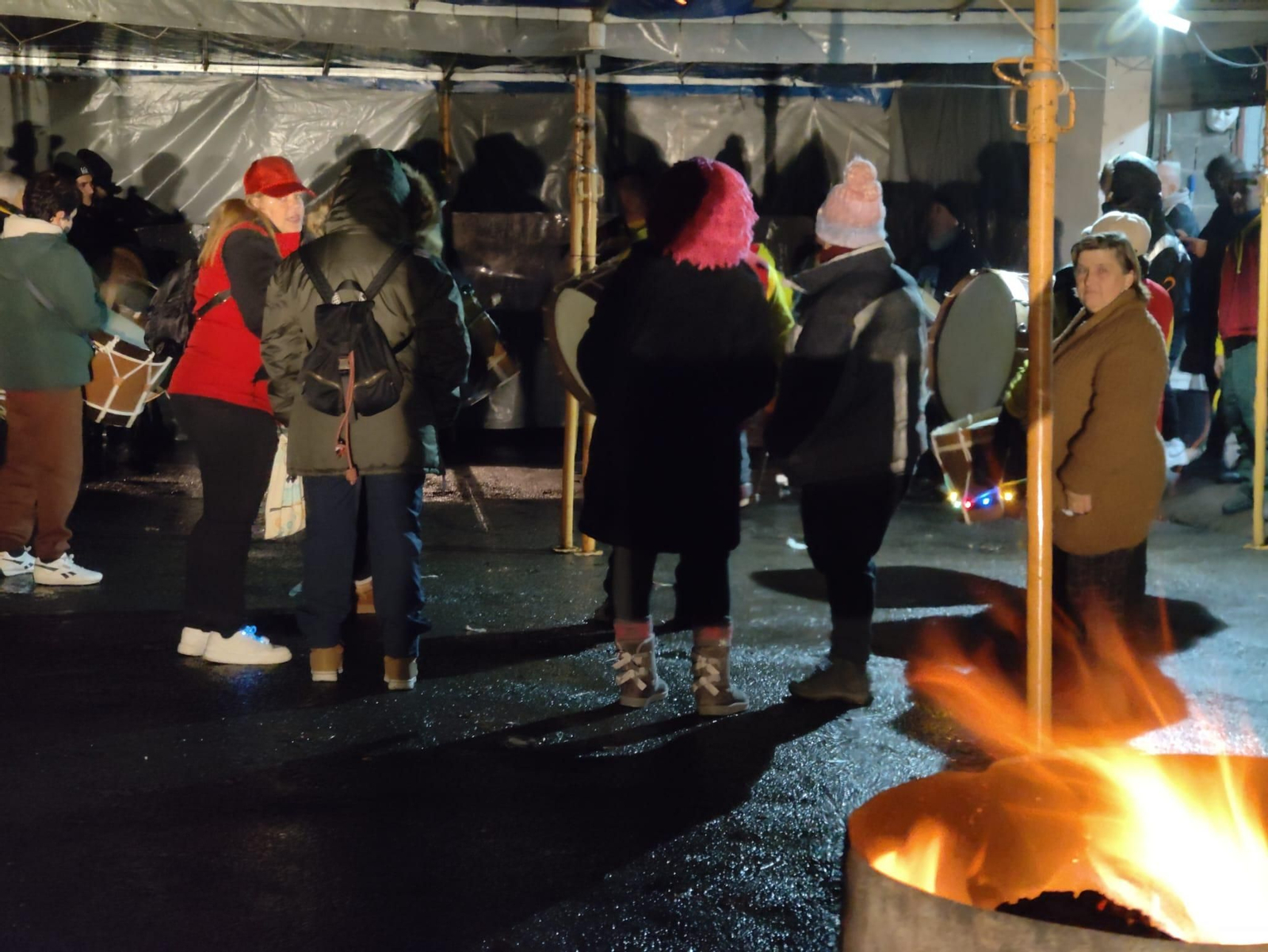Galería | Matamá arranca su Entroido bajo lluvia