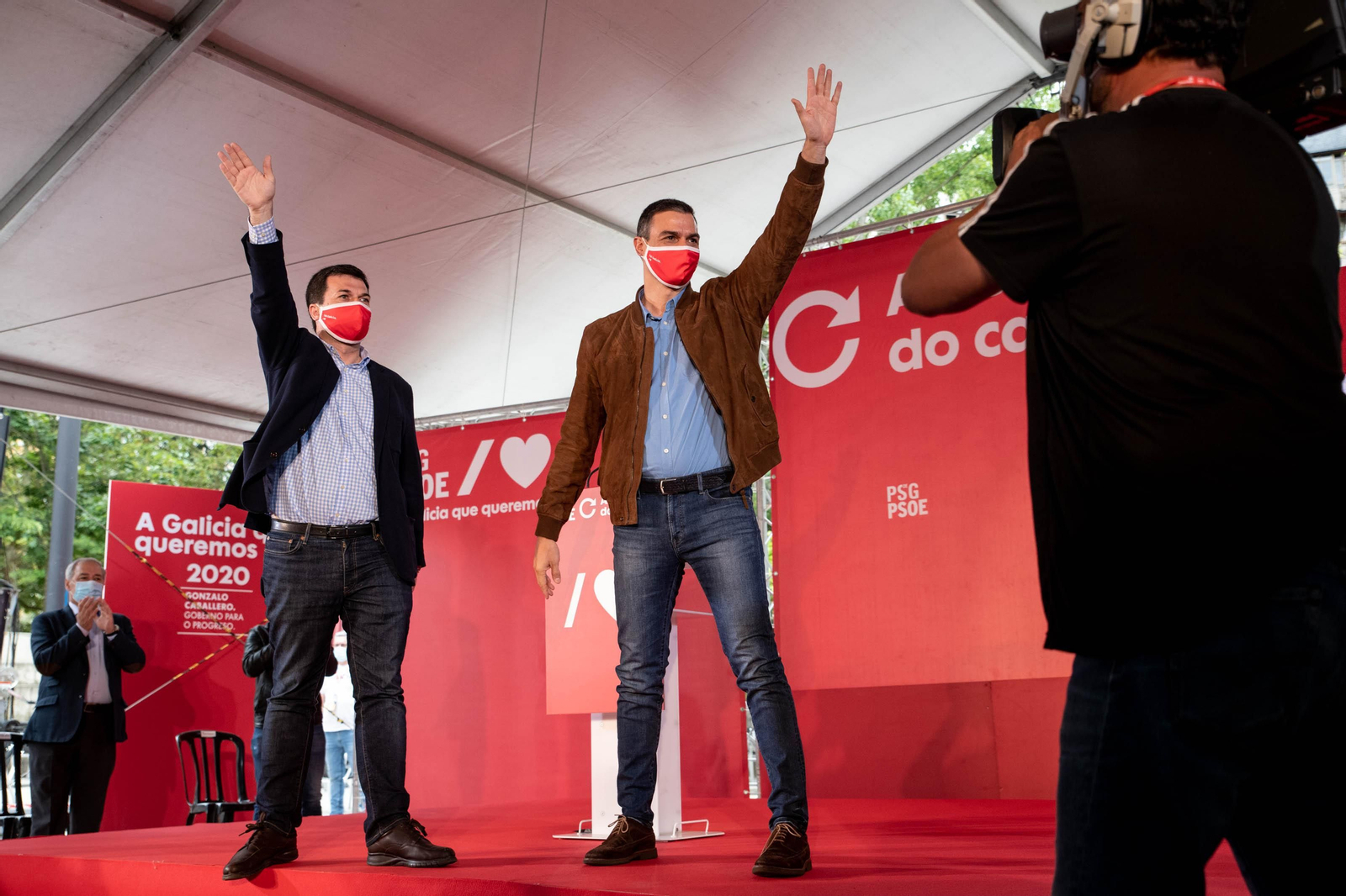 OURENSE (XARDÍNS DO POSÍO). 27/06/2020. OURENSE. El presidente del gobierno, Pedro Sánchez, acompaña al candidato a la Xunta de Galicia, Gonzalo Caballero y a Marina Ortega en un mitin del PSdeG-PSOE. FOTO: ÓSCAR PINAL