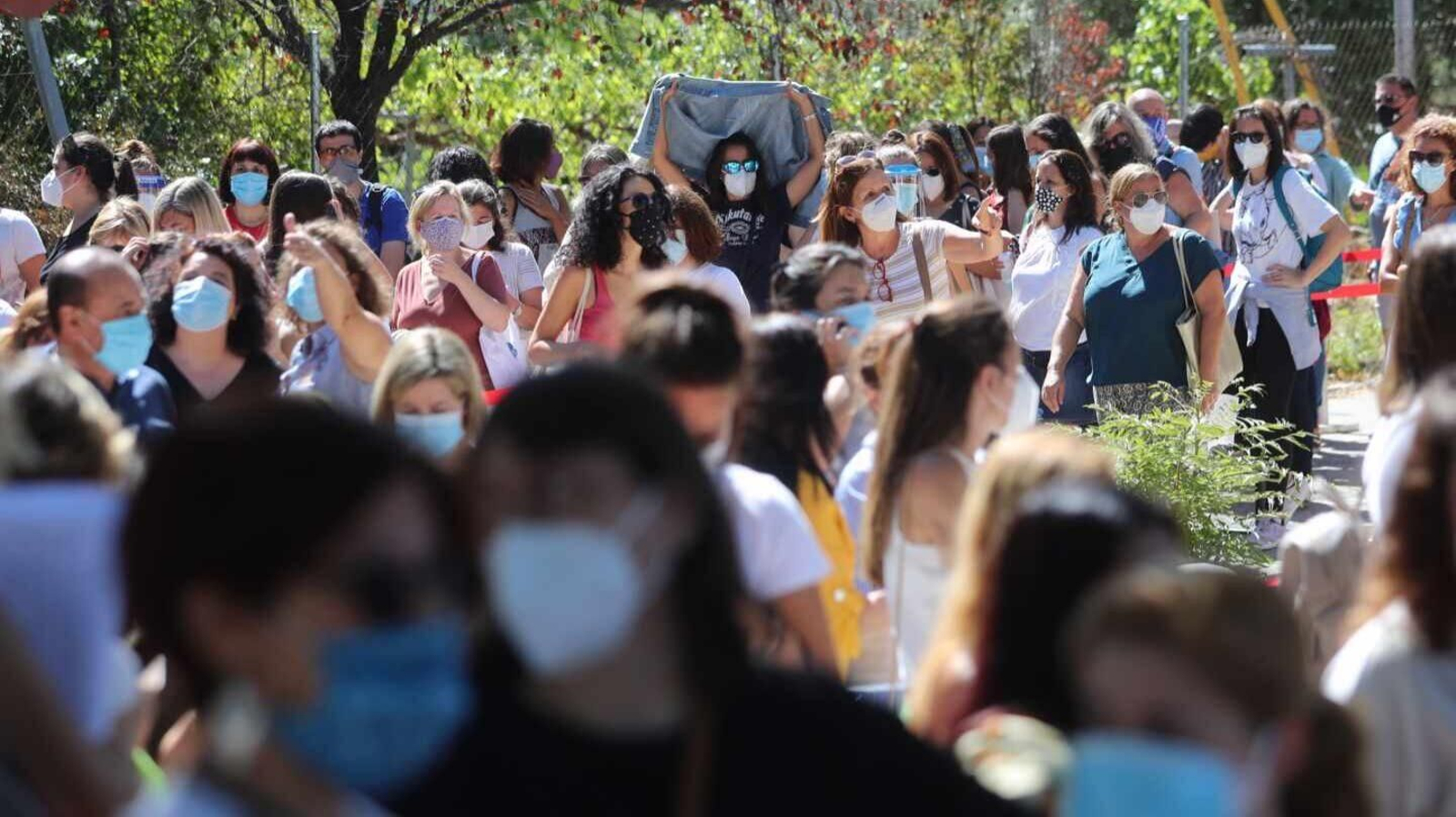 Los docentes madrileños, antes de pasar las pruebas.