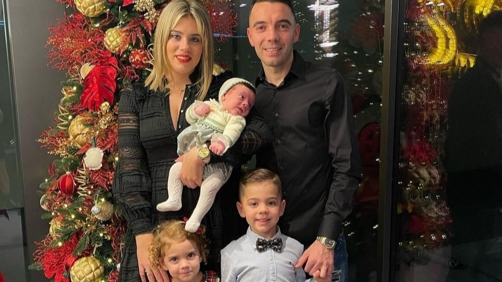 Iago Aspas con su mujer, Jenni Rueda, y sus hijos, Aleix, Thiago y Mía.