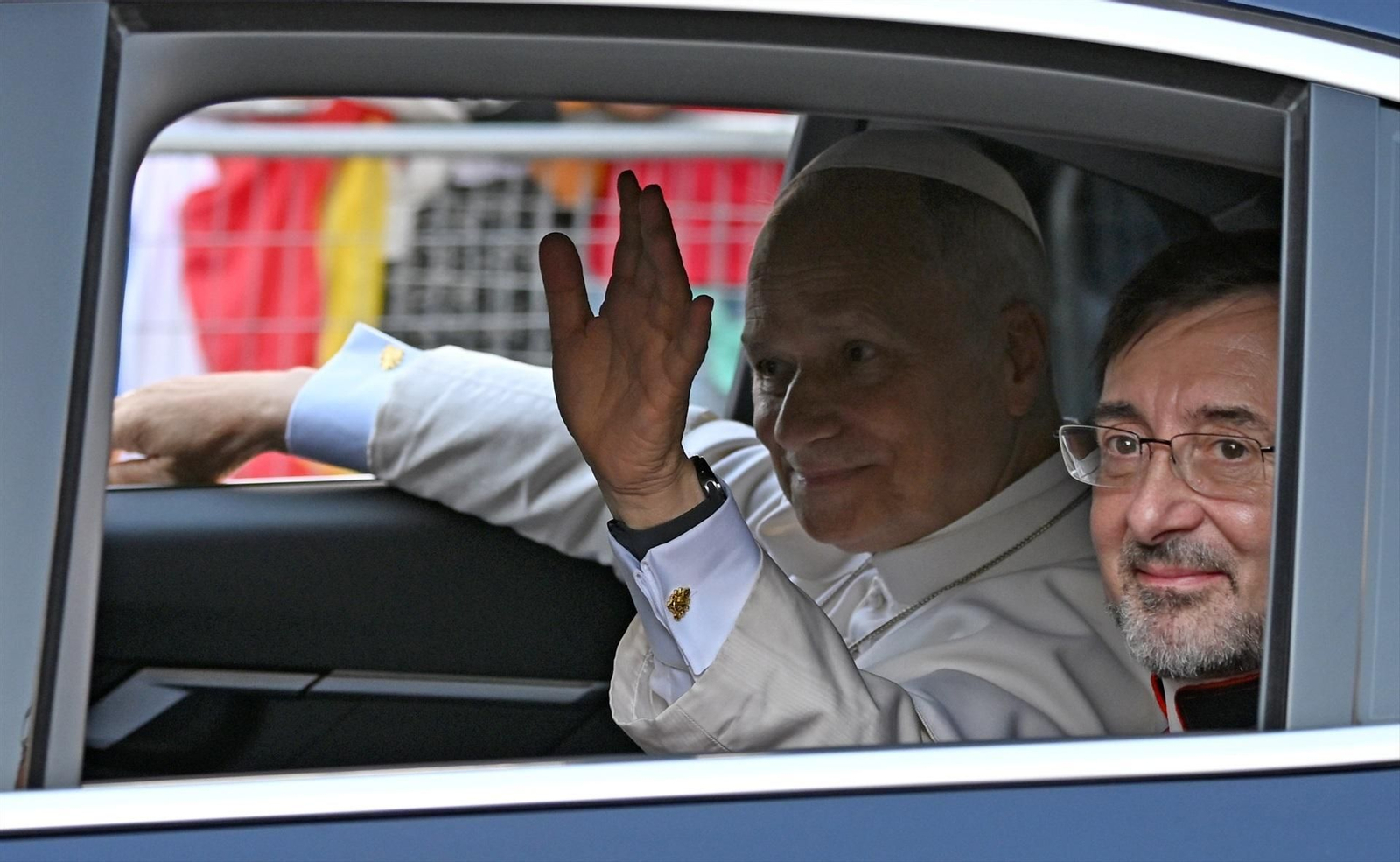 Galería | Las mejores fotos del tercer día de la visita del papa León XIV en Madrid, del Congreso al Bernabéu