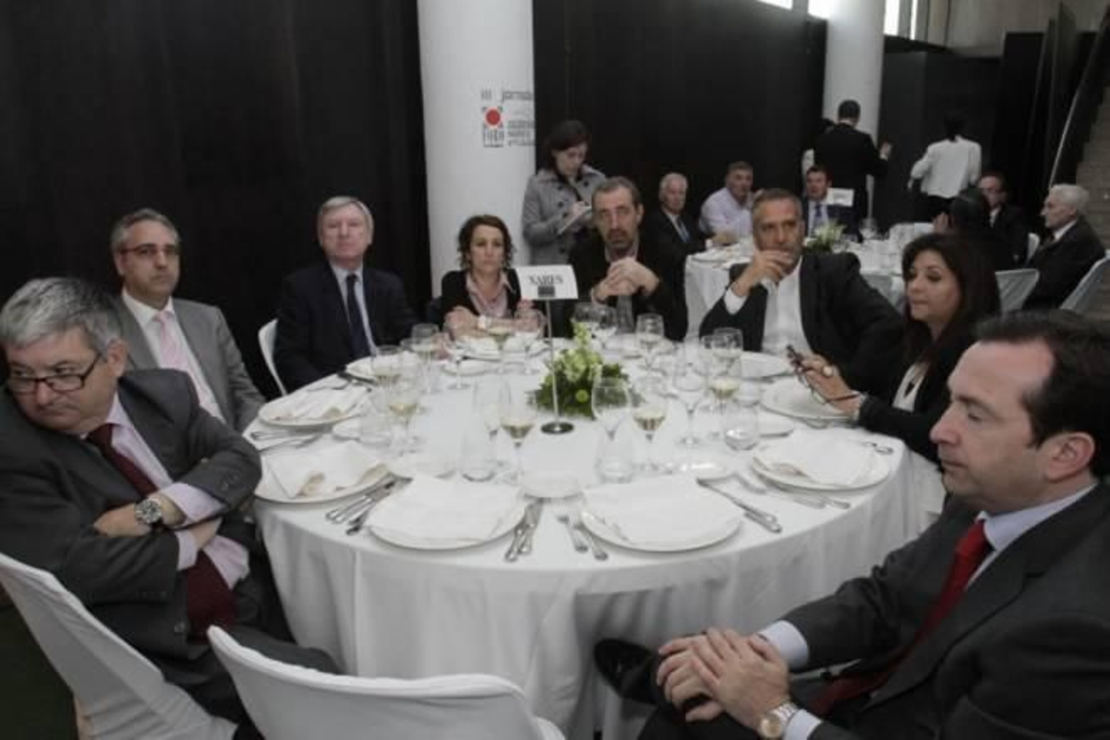 Damián Lucio, asesor fiscal; Benito Iglesias, Asociación de Inmobiliarios; Alejandro Rubín, Expourense; los dirigentes sindicales Ana Barrios, de CC.OO., Etelvino Blanco, de la CIG y José Luis Fernández Celis, de UGT, y María Quintas, diputada
