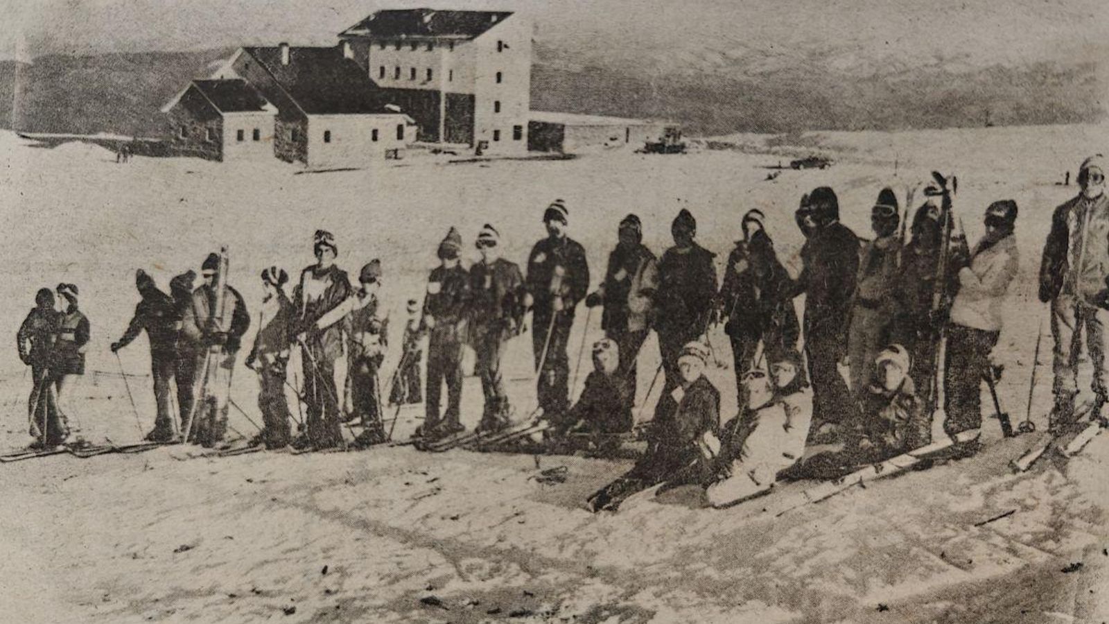 Parte de los niños que siguen los cursillos.