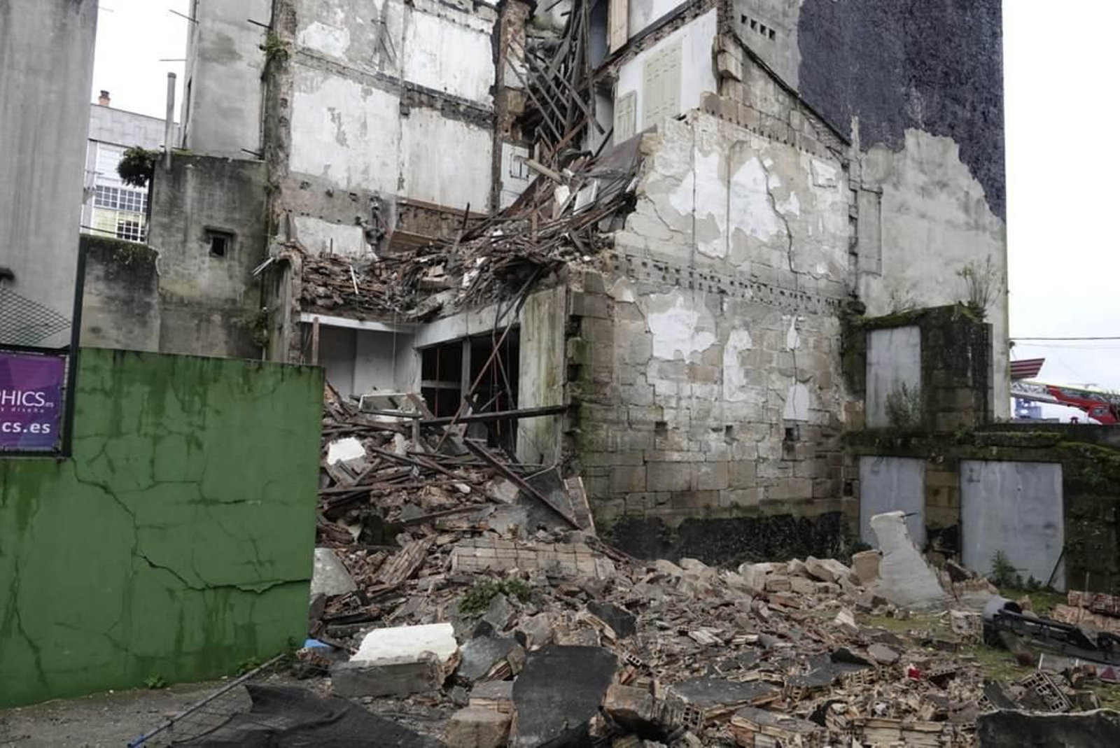Se derrumba un edificio en el centro de Vigo _ Vicente Alonso 3