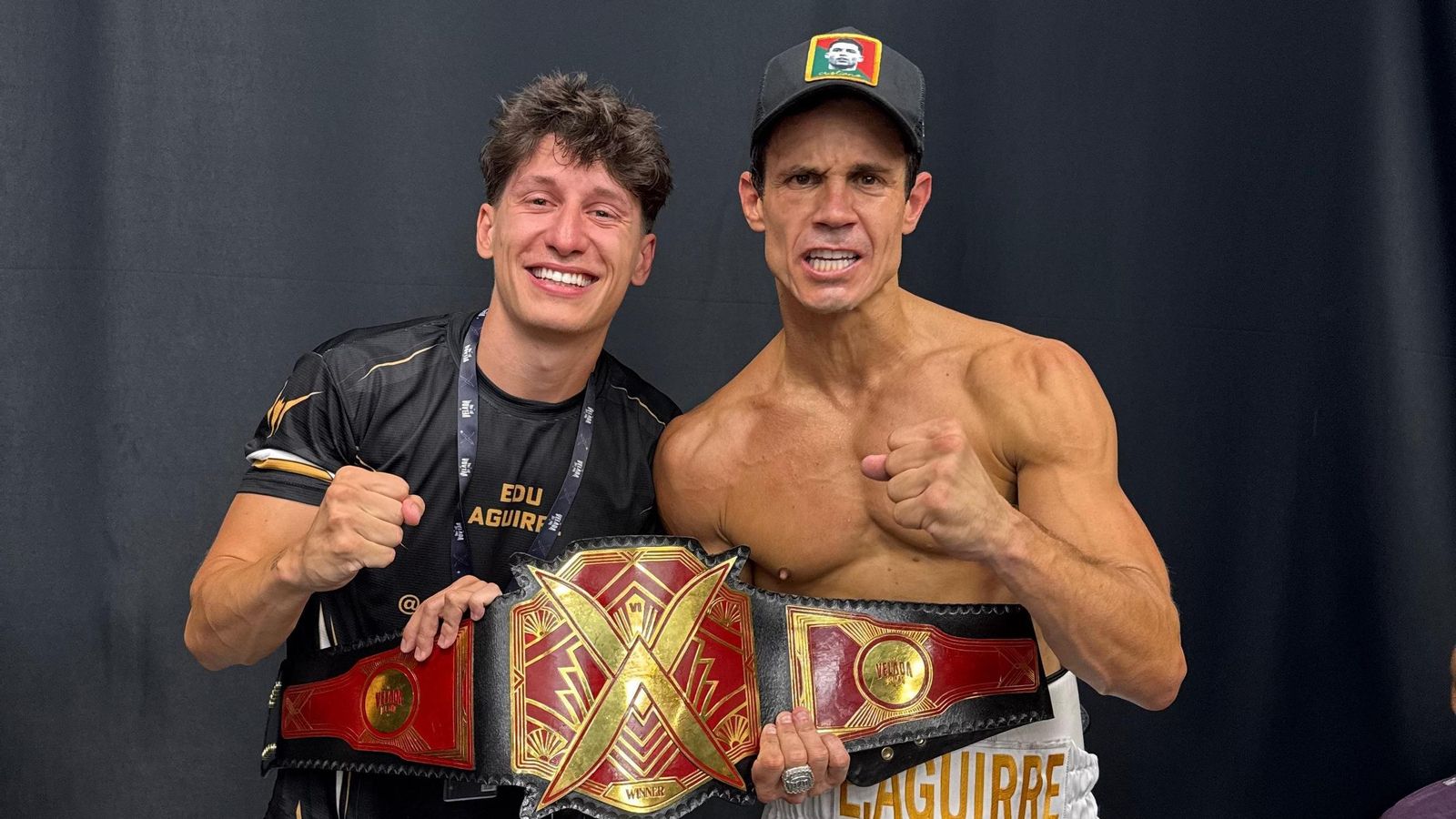 Gorka y Edu, con el cinturón de campeón.