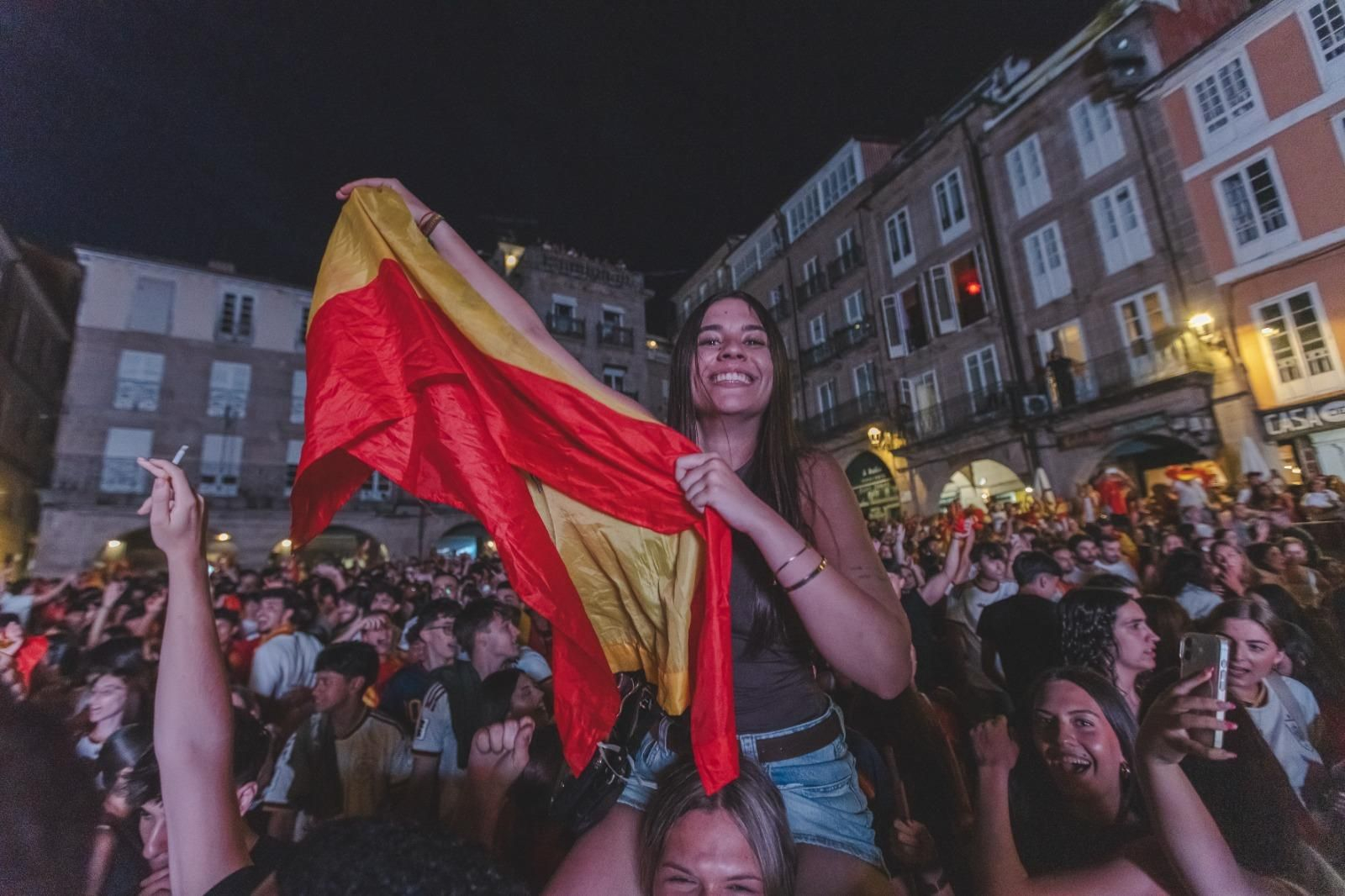 Galería | La ilusión por España en la semifinal tiñe de rojo la provincia de Ourense, en fotos