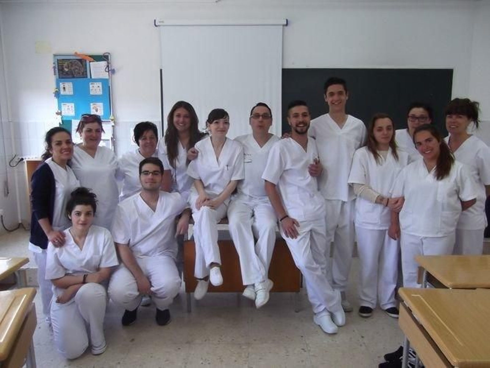 O grupo de alumnos da Escola Profesional Santo Cristo.