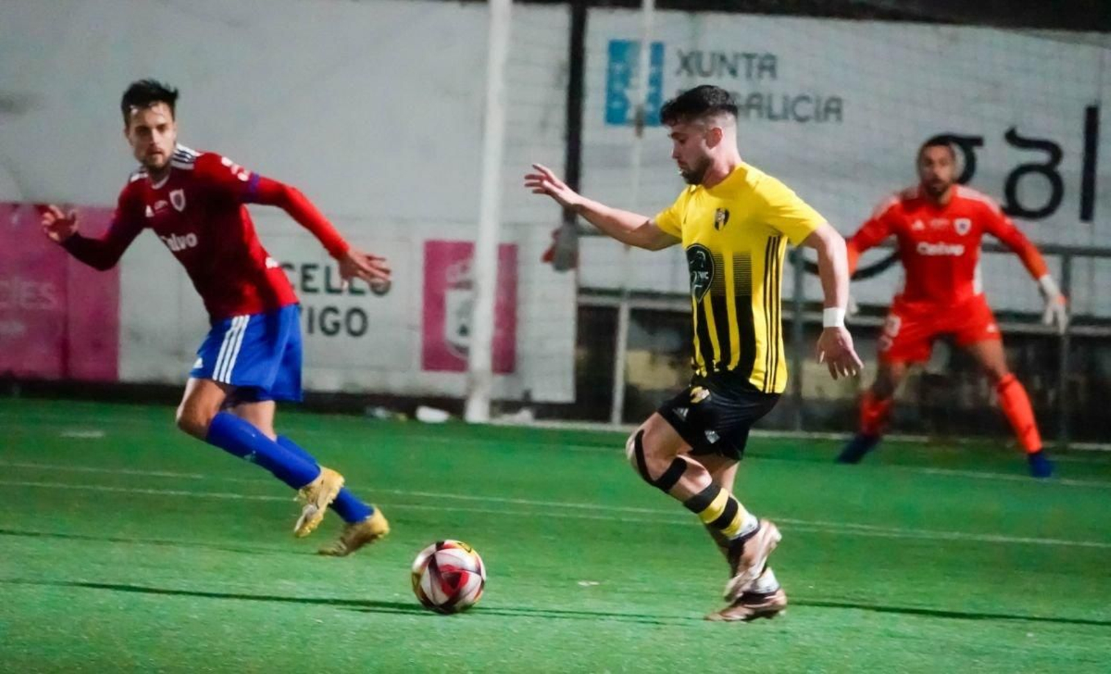 El equipo aurinegro lo intentó con ganas ante el líder, pero terminó por ceder los tres puntos.