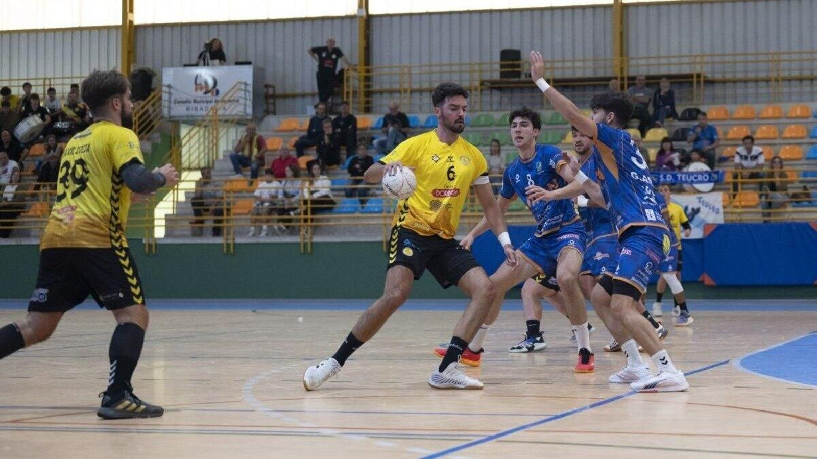 Pablo Gayoso, del Ribeiro, fue el autor de 15 goles ante el Xiria. (Foto: Martiño Pinal)