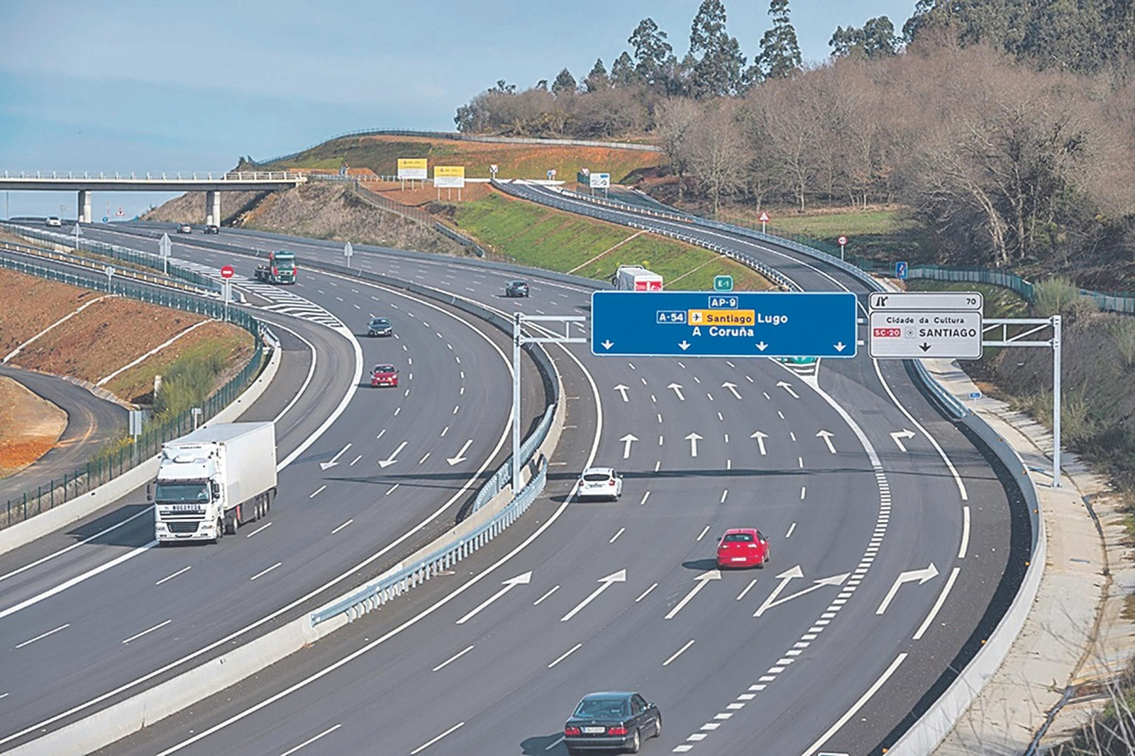 La autopista AP-9 a su paso por Santiago de Compostela.