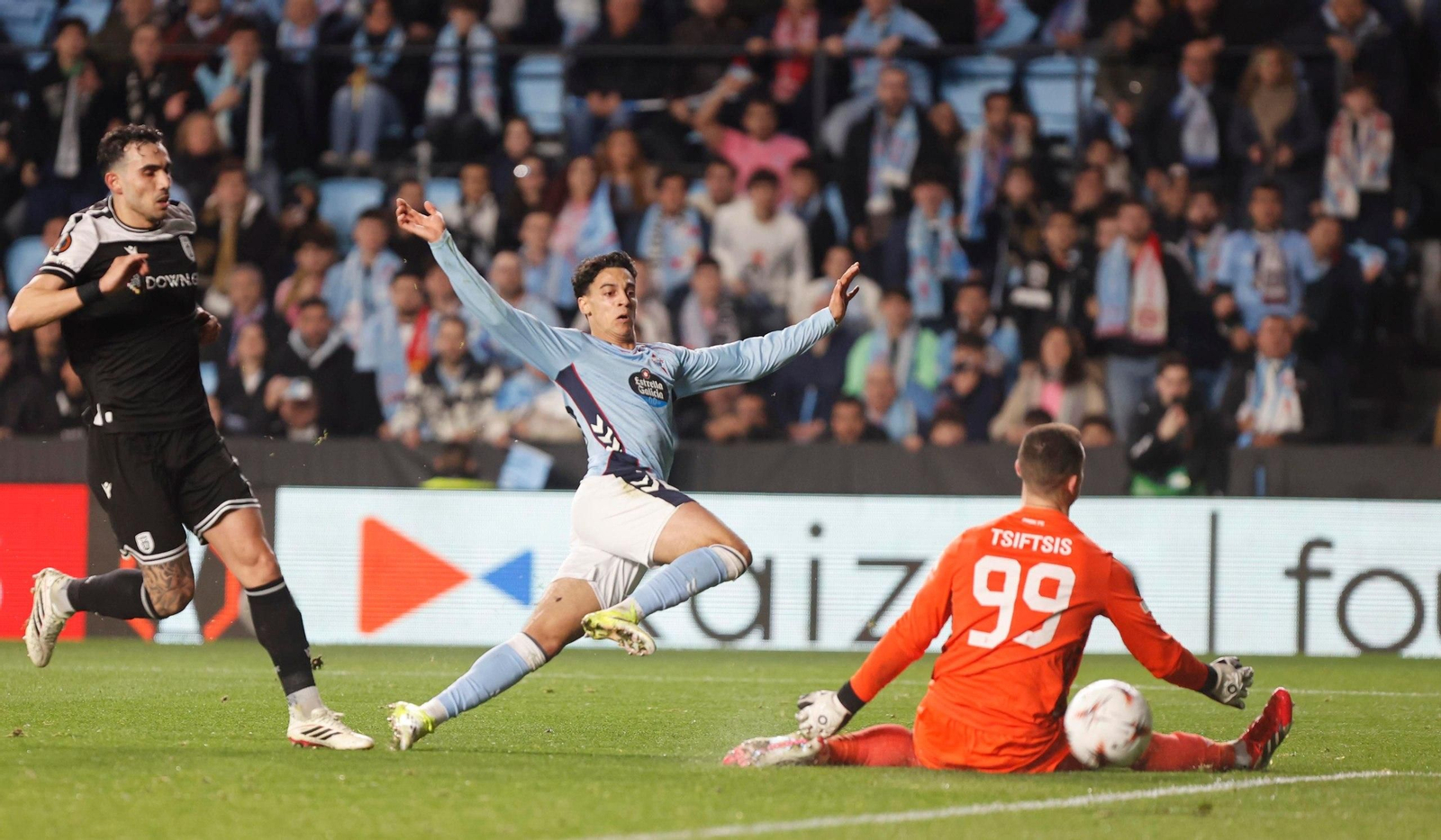 Galería | El Celta y el PAOK hacen vibrar Balaídos