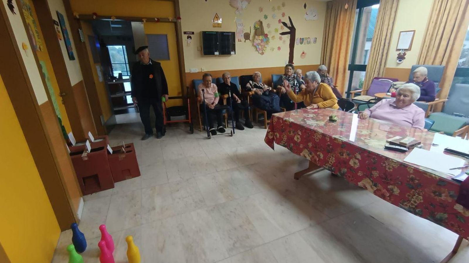 En Cea xogaron á rá e ós bolos.