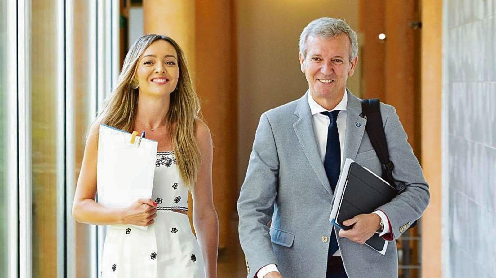 A conselleira de Política Social e Igualdade, Fabiola García, e o presidente da Xunta, Alfonso Rueda.