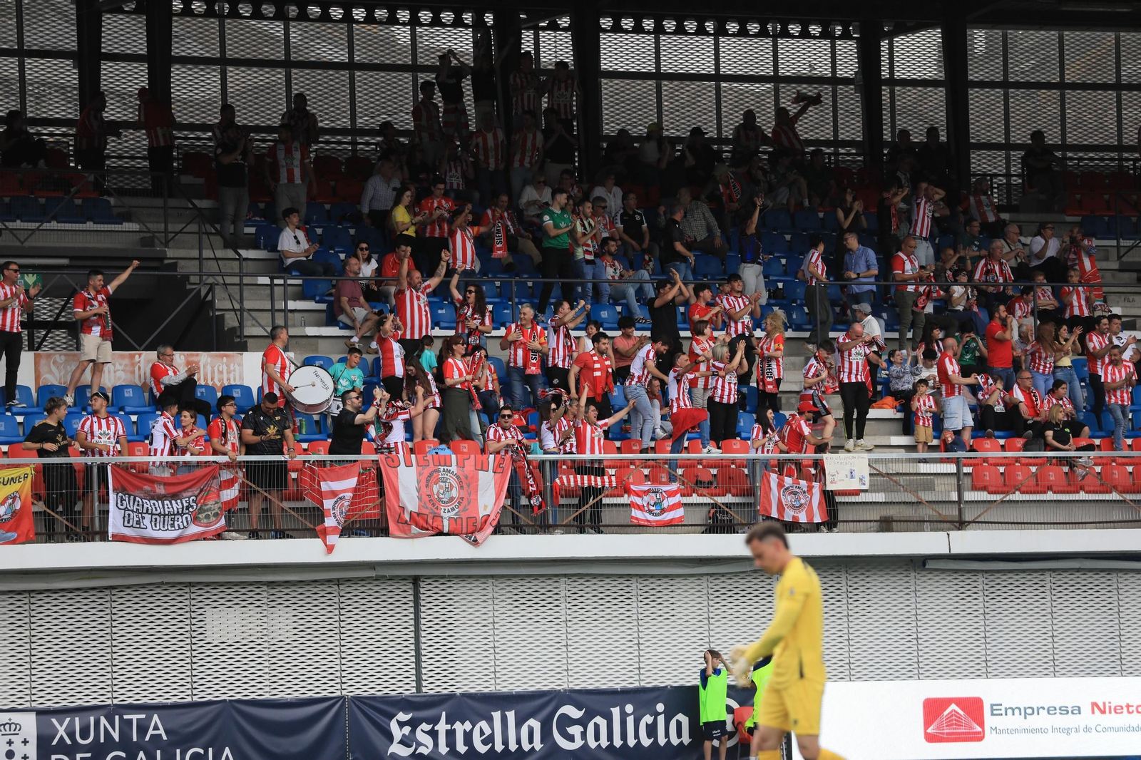 Galería | El Estadio de O Couto vive otra derrota, polémica, del Ourense CF