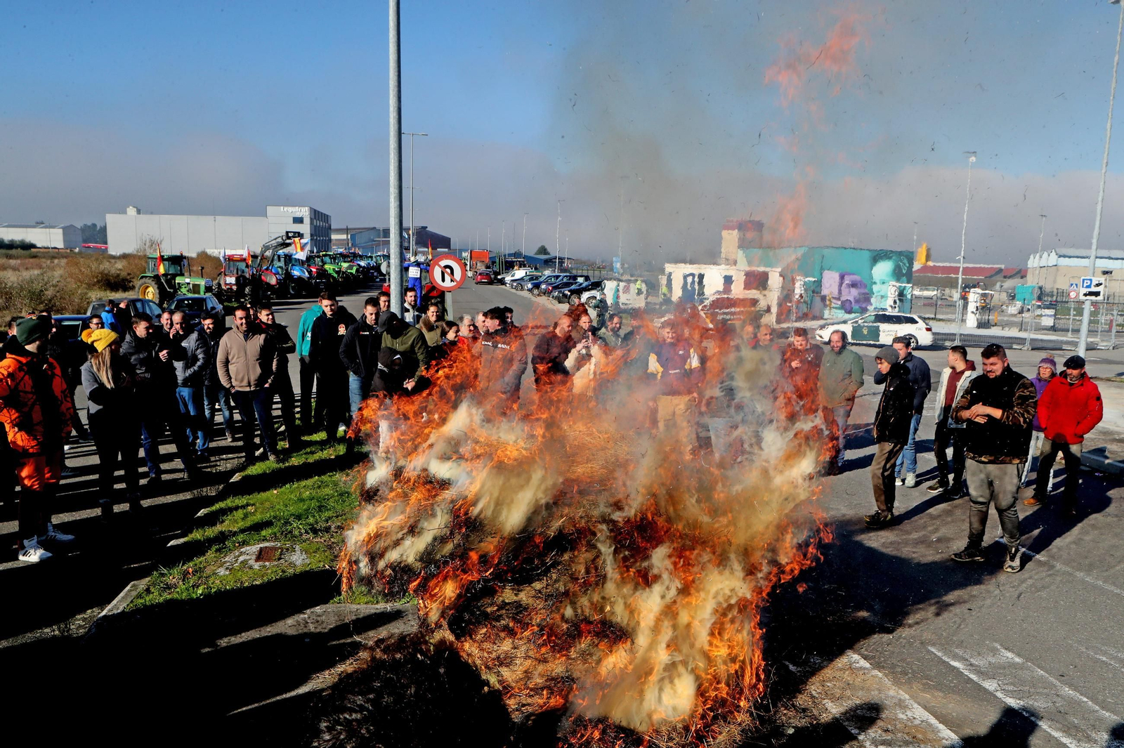 Galería | Los tractores toman Ourense y San Cibrao: "Se non estamos nós, vanse queimar ata as persianas dos edificios"