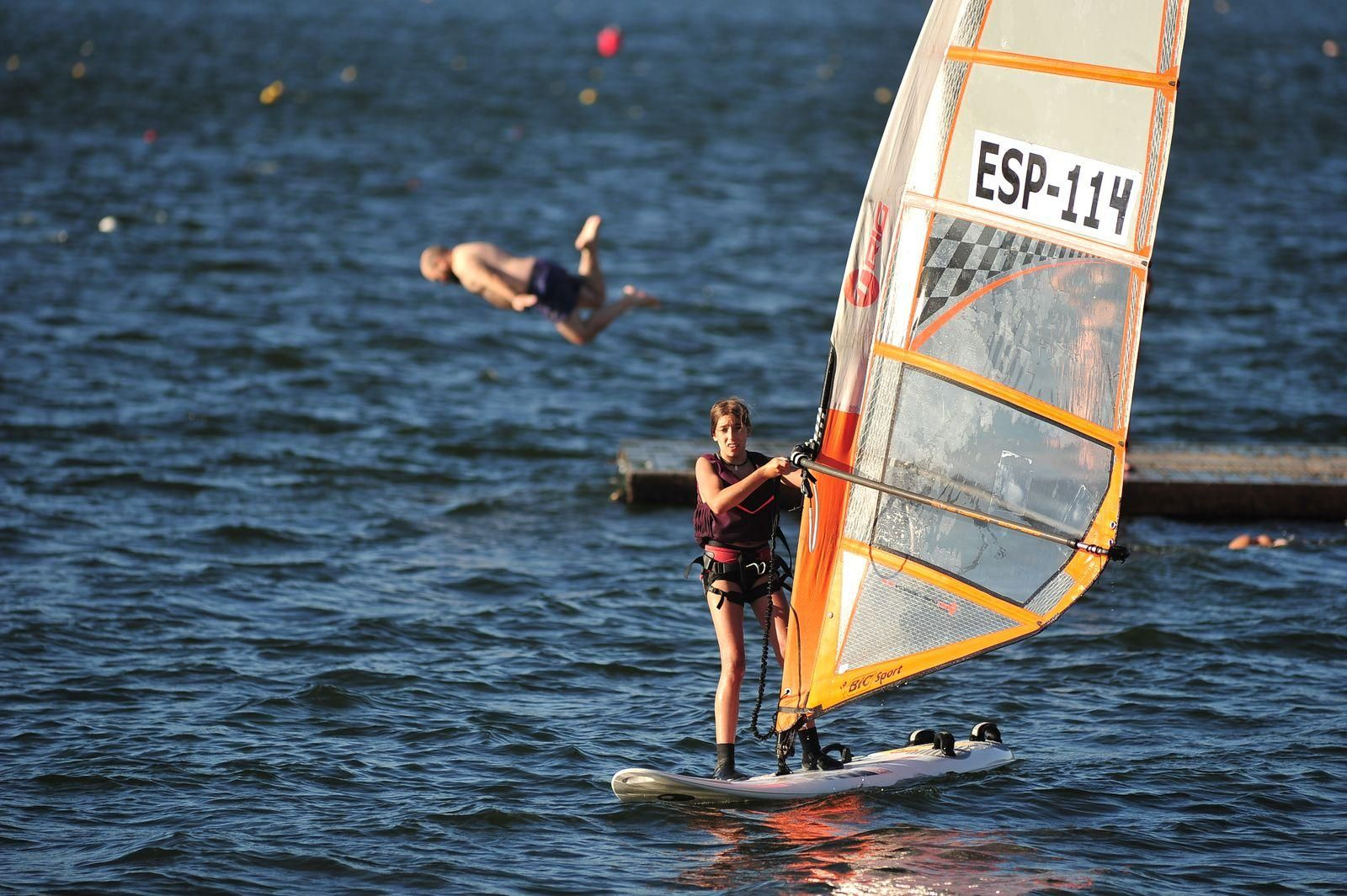 Jornada de windsurf en Castrelo de Miño.