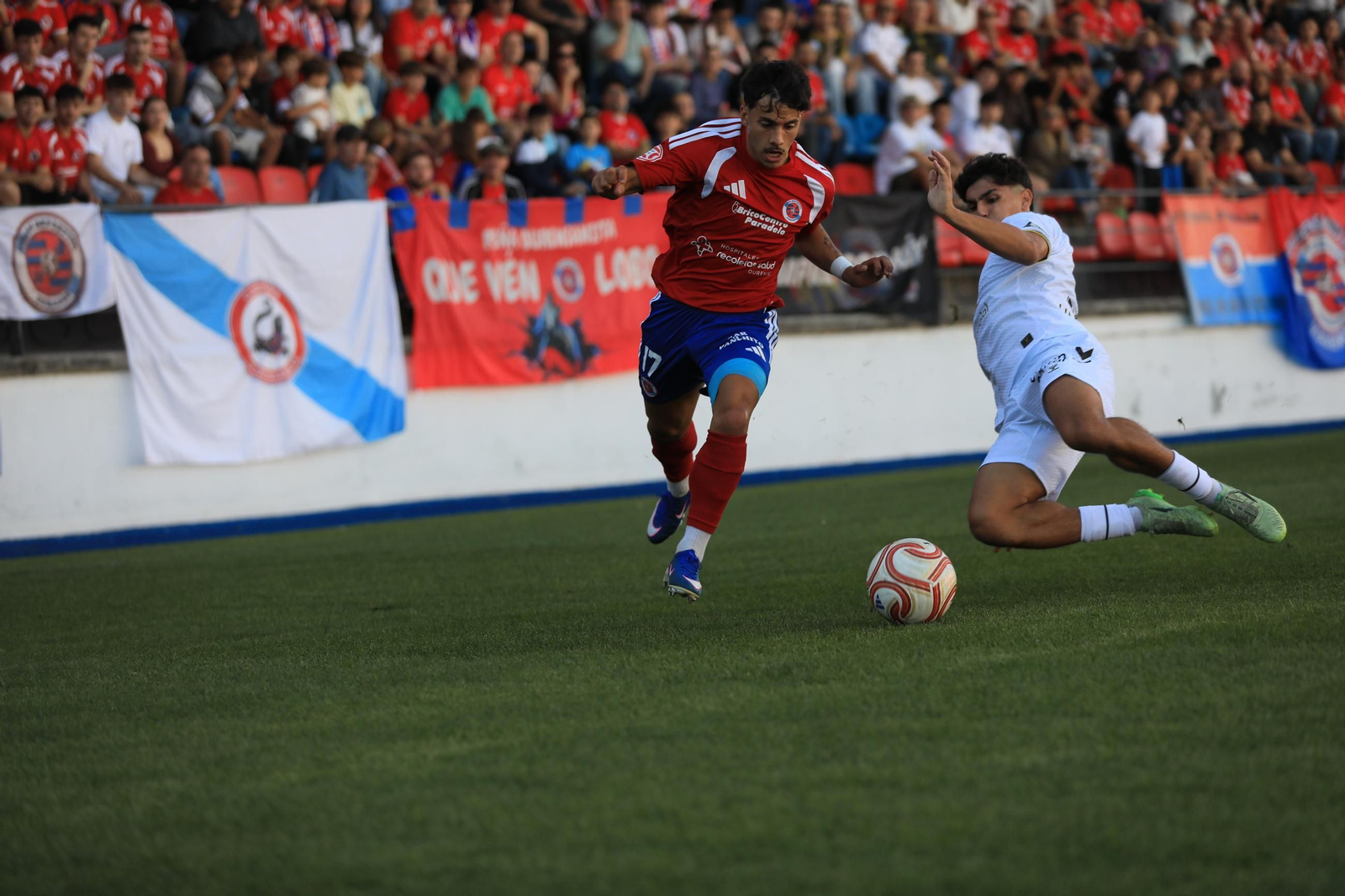 Galería | O Couto vibra con la primera victoria de la UD Ourense