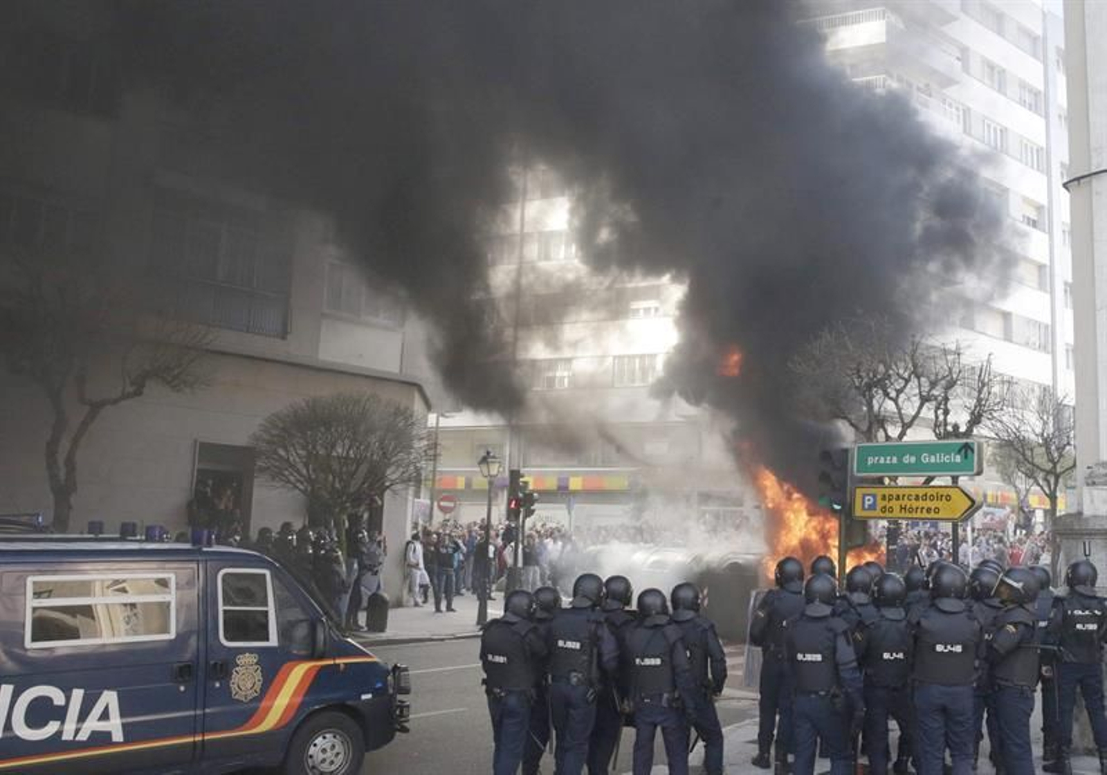 08 Carga policial en la protesta del cerco en Santiago