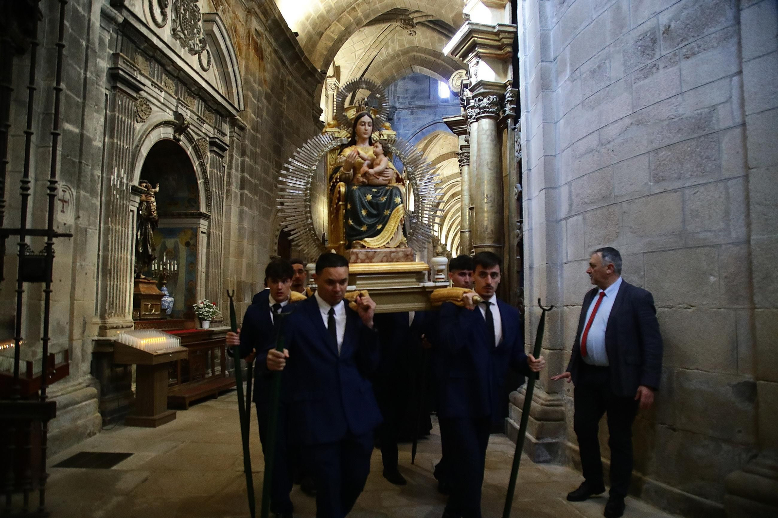 Galería | La procesión del Encuentro pone fin a la Semana Santa en Ourense