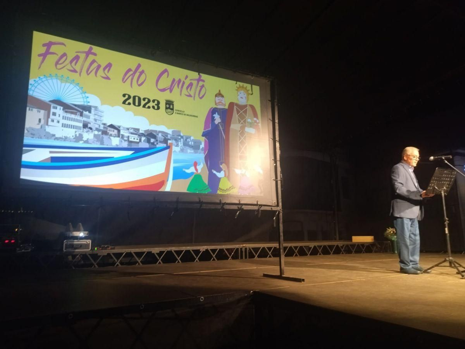 Julio Mourelo, durante la lectura del pregón del Cristo 2023. J.C.