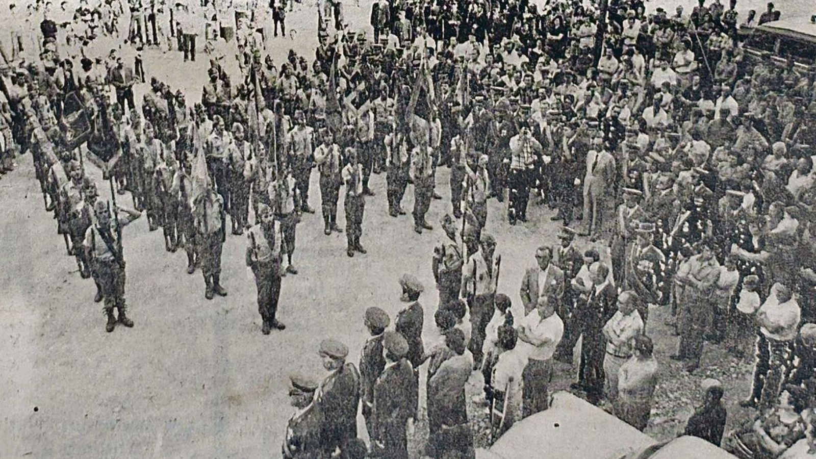Varios momentos de la inauguración de la Plaza de la Legión en La Carballeira.