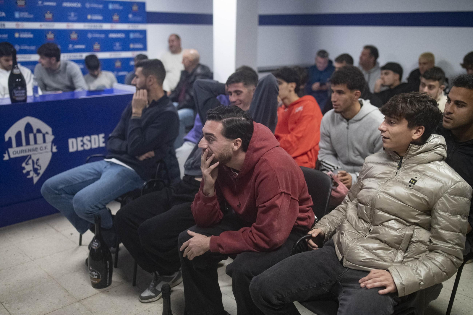 Jugadores del Ourense CF antes de descubrir su rival