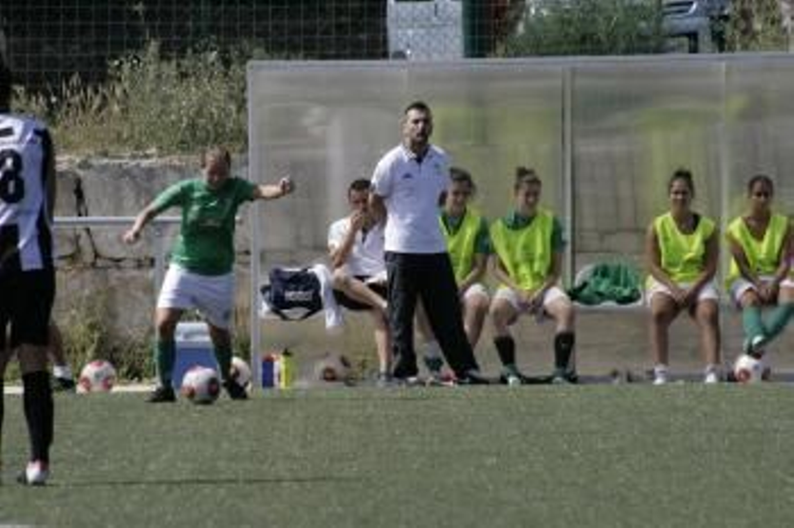 Charlie segue as evolucións do seu equipo nun partido desta tempada.