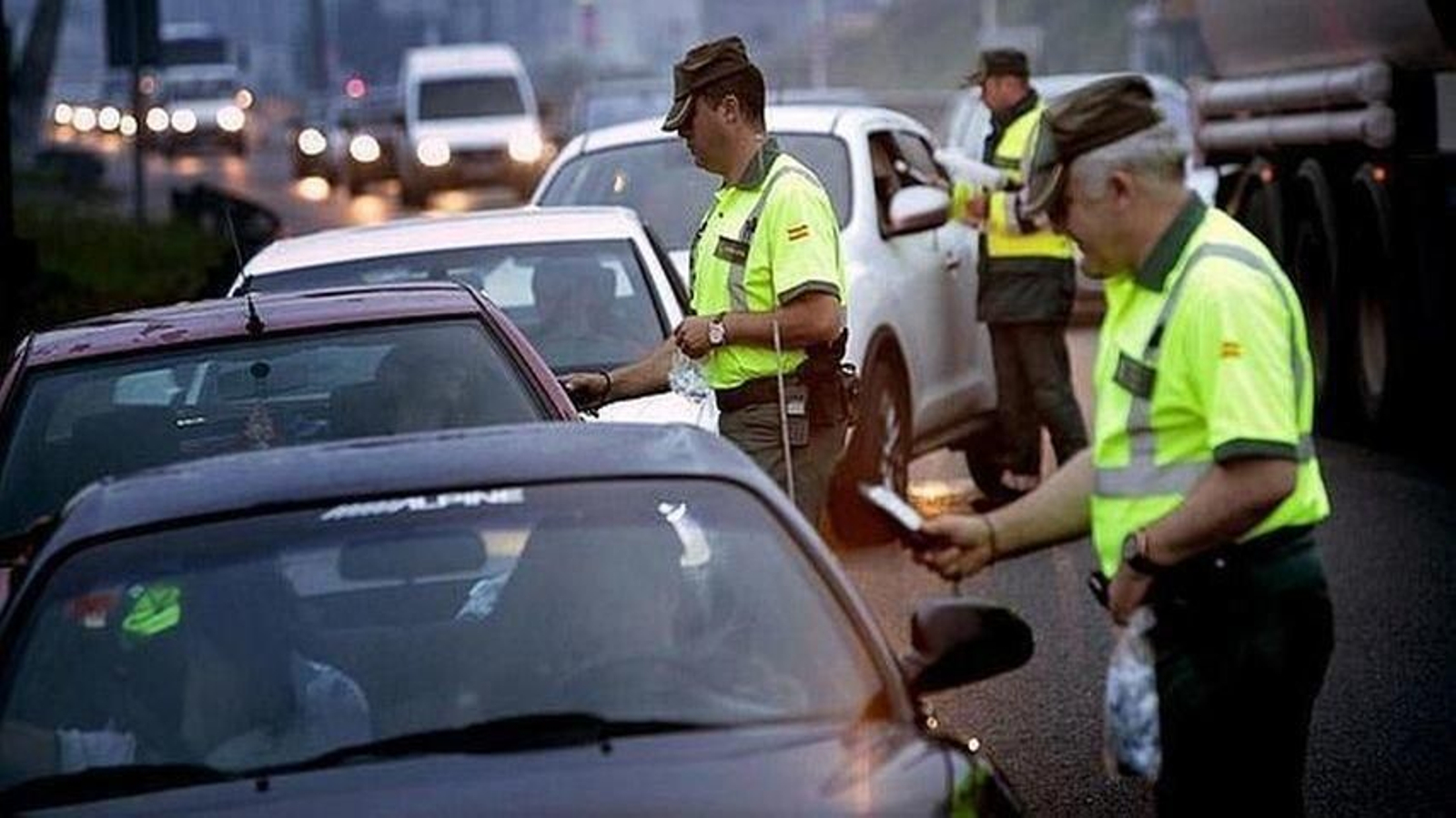 Fotografía de archivo de un control de la Guardia Civil.