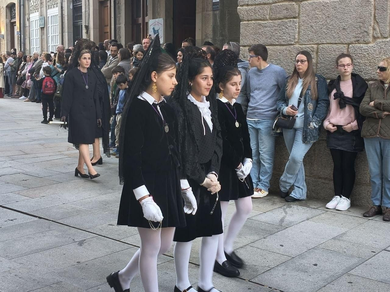 Galería | Emotiva procesión General del Santo Entierro en Pontevedra