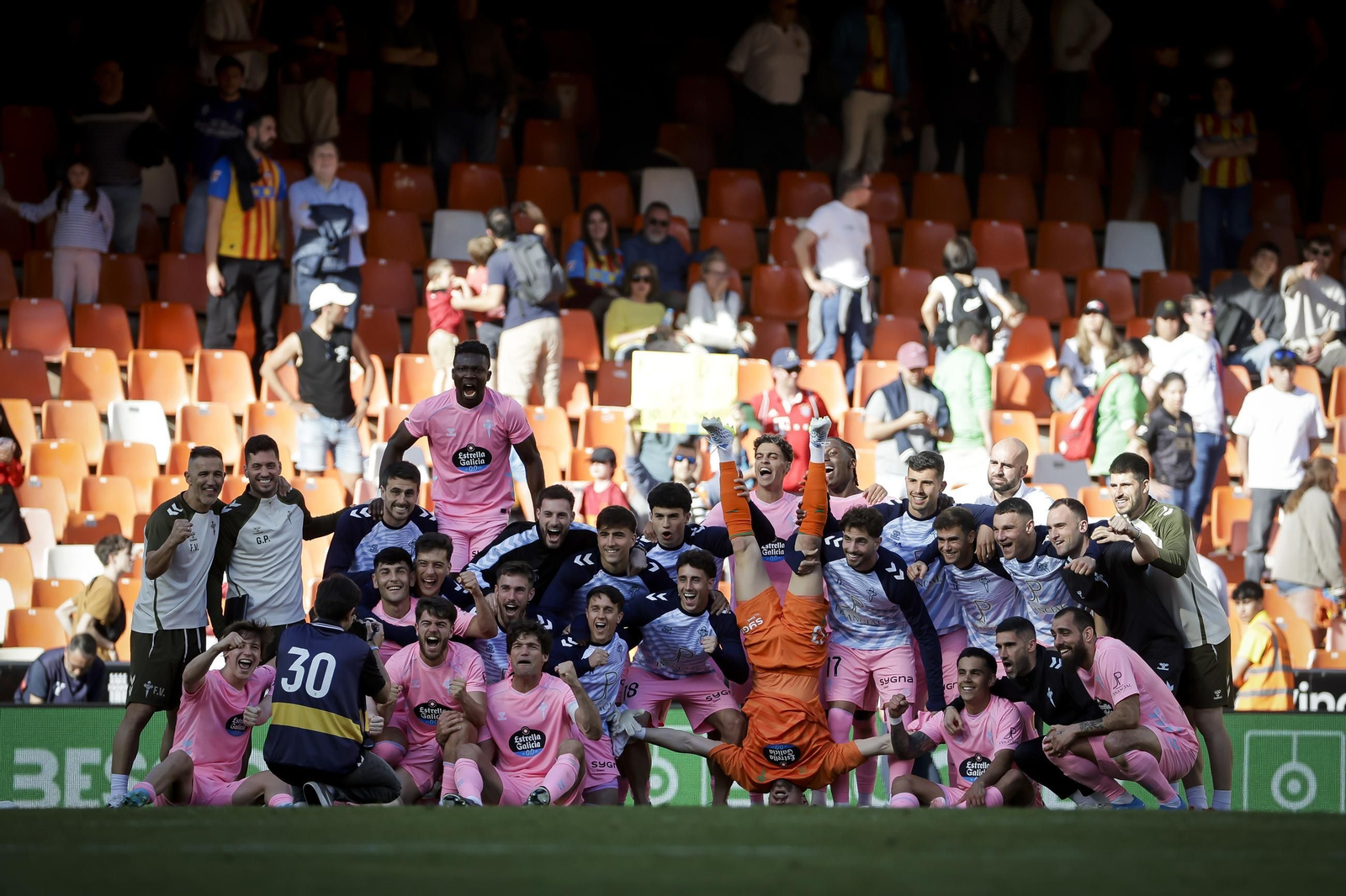 Galería | El Celta firma la victoria en Mestalla