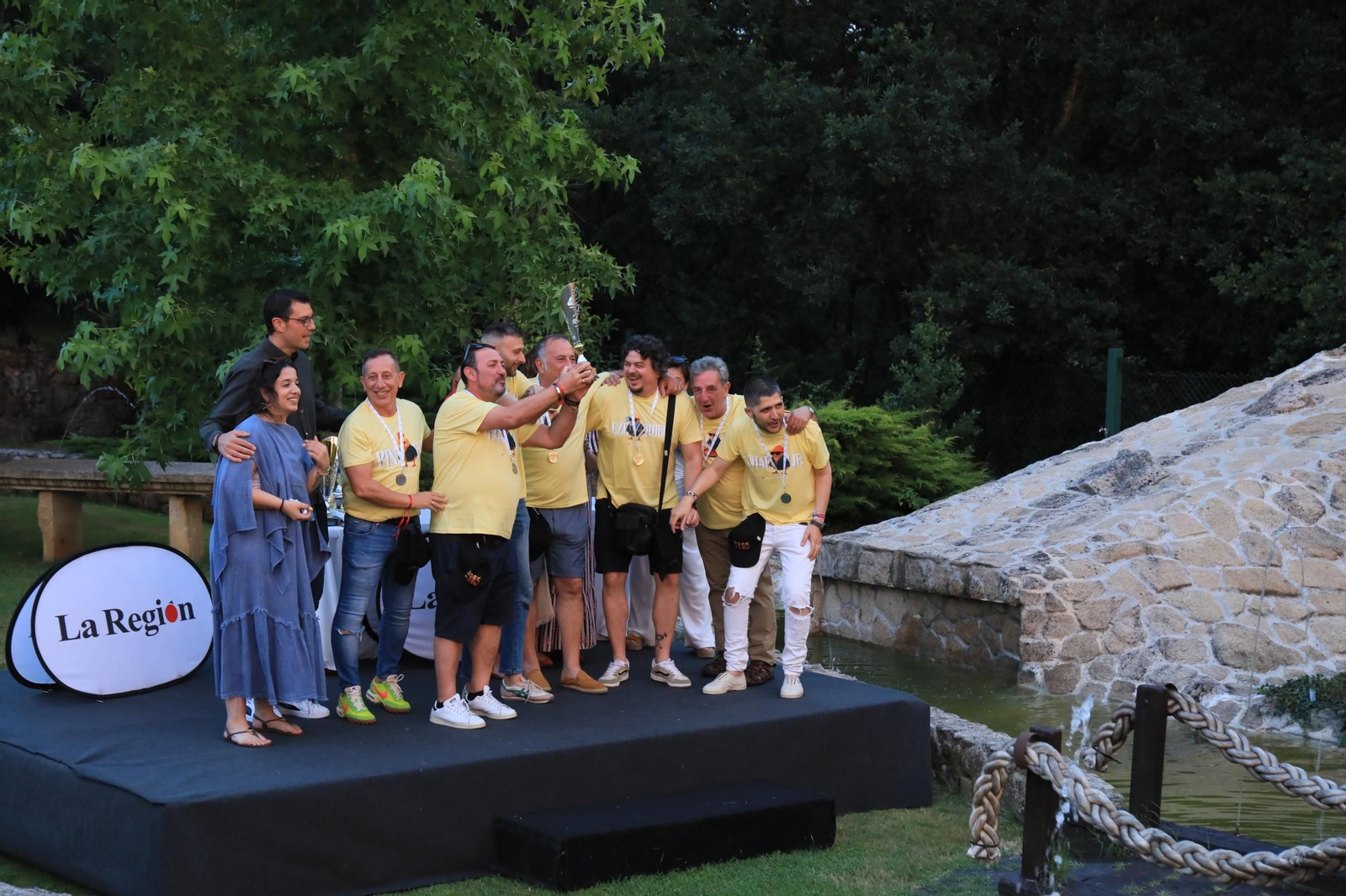 Galería | Decenas de jugadores celebran el fin de la Liga de Mus de Ourense, en fotos