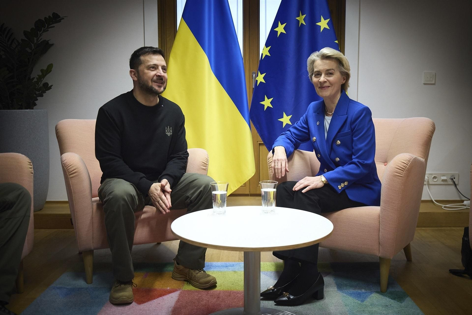 Ursula von der Leyen y Volodimir Zelenski durante una reunión