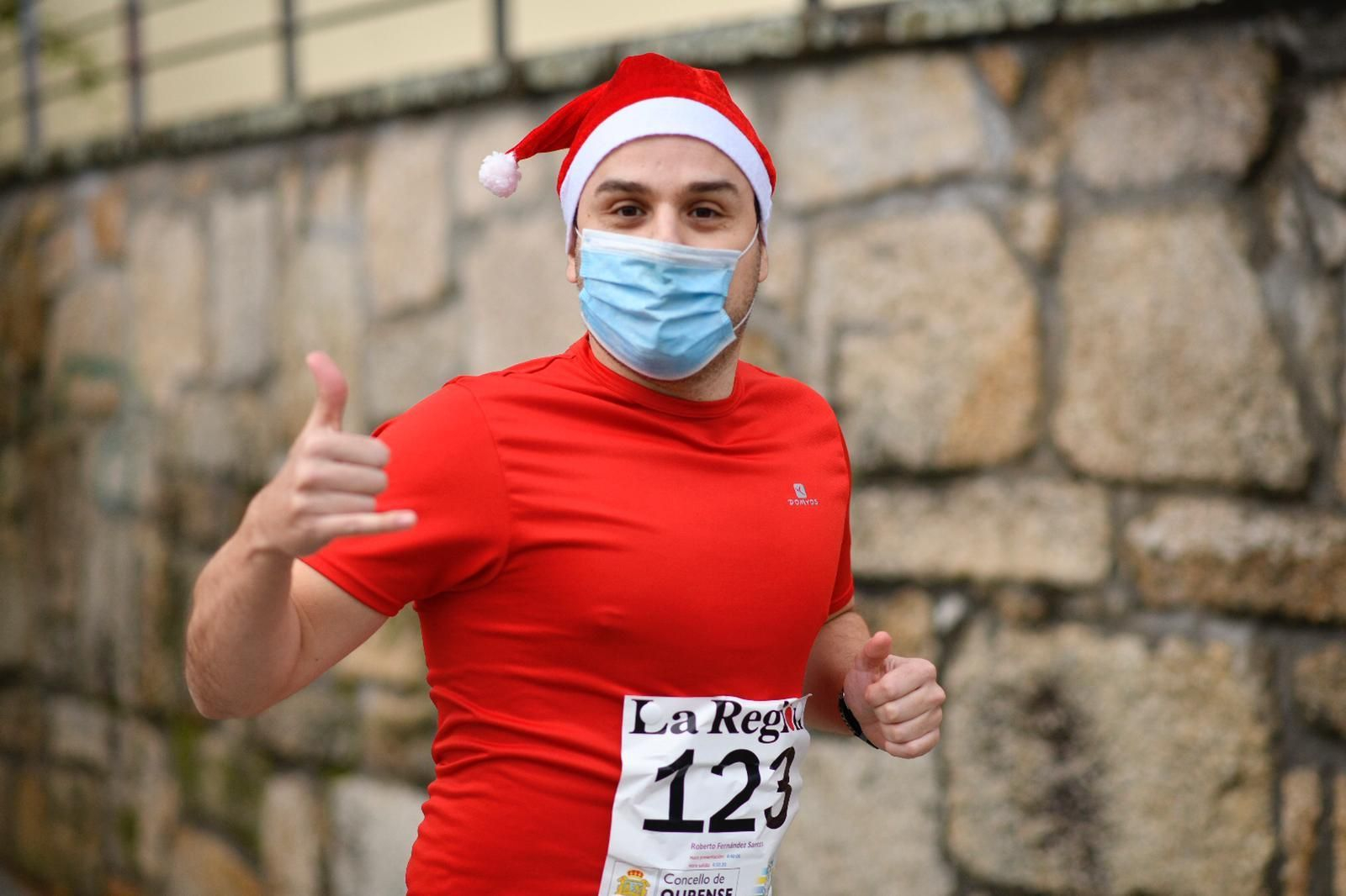 Los ourensanos despidieron el año corriendo (XESÚS FARIÑAS)