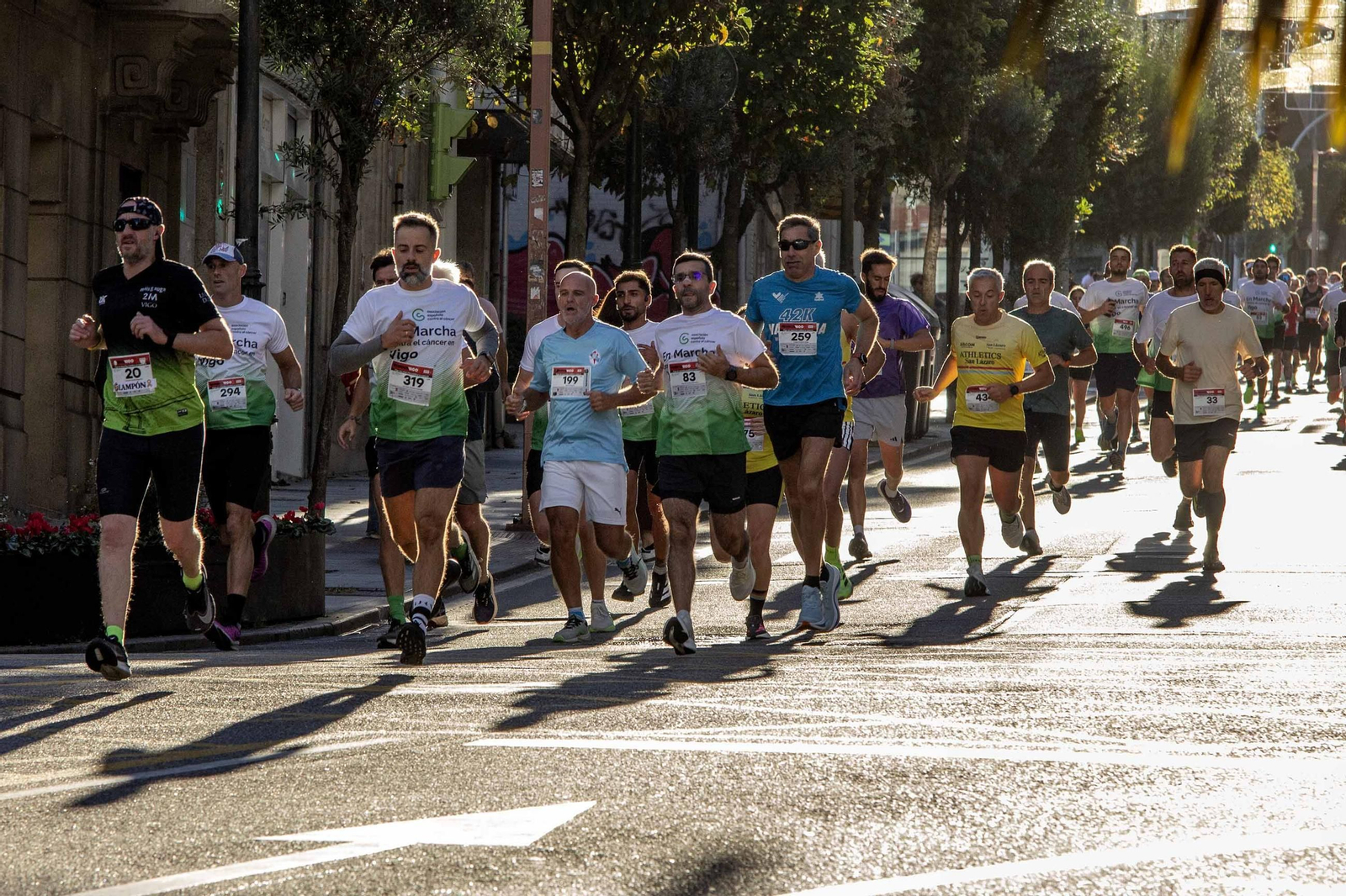 Galería | La Vigo en Marcha contra o Cancro congrega a 3.000 personas en su primera edición