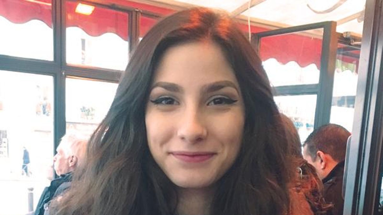 Lisa Bujidos tiene una sólida experiencia profesional en el mundo de la edición en Francia