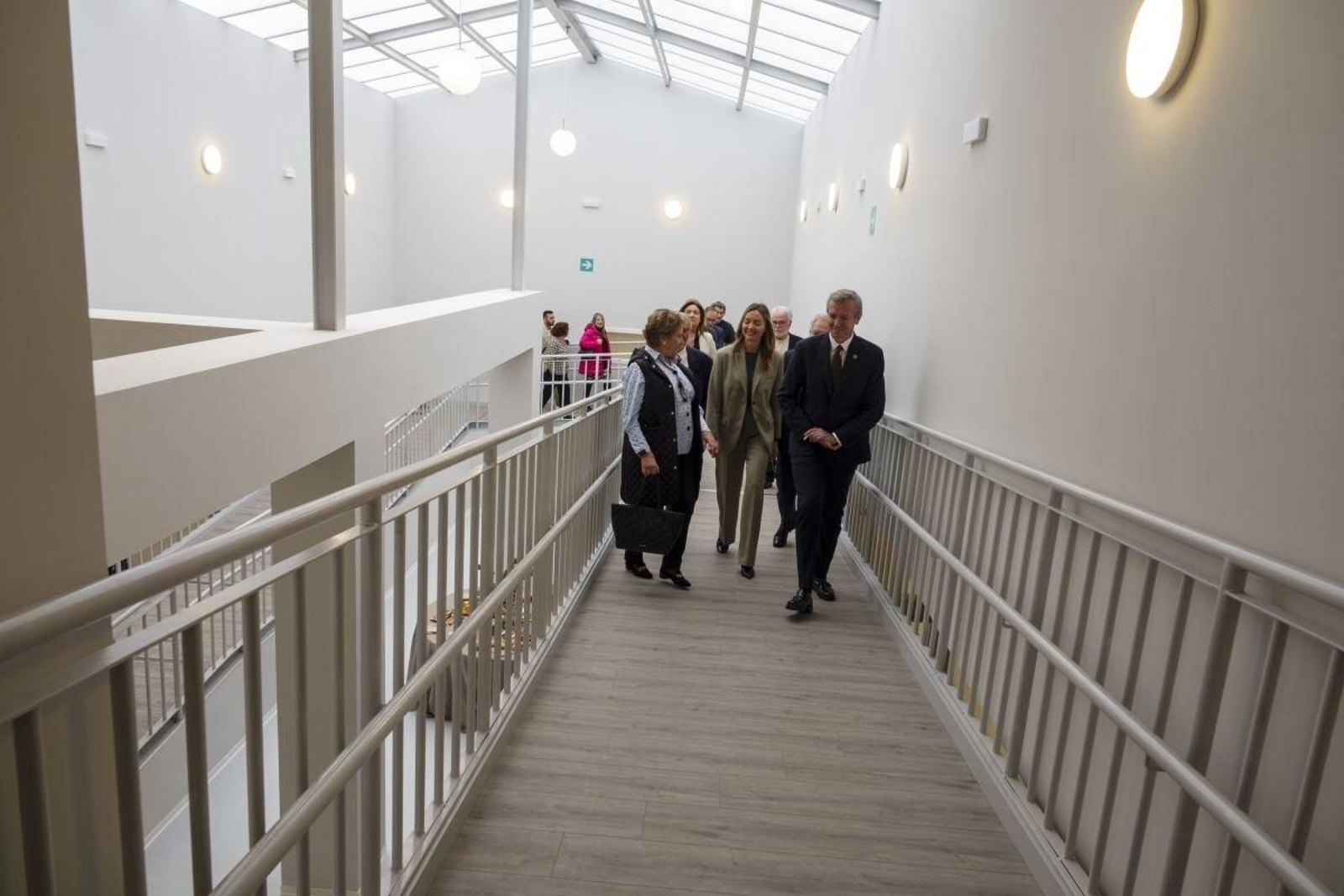 El presidente, Alfonso Rueda, en su visita a la nueva residencia de Aspanaex.